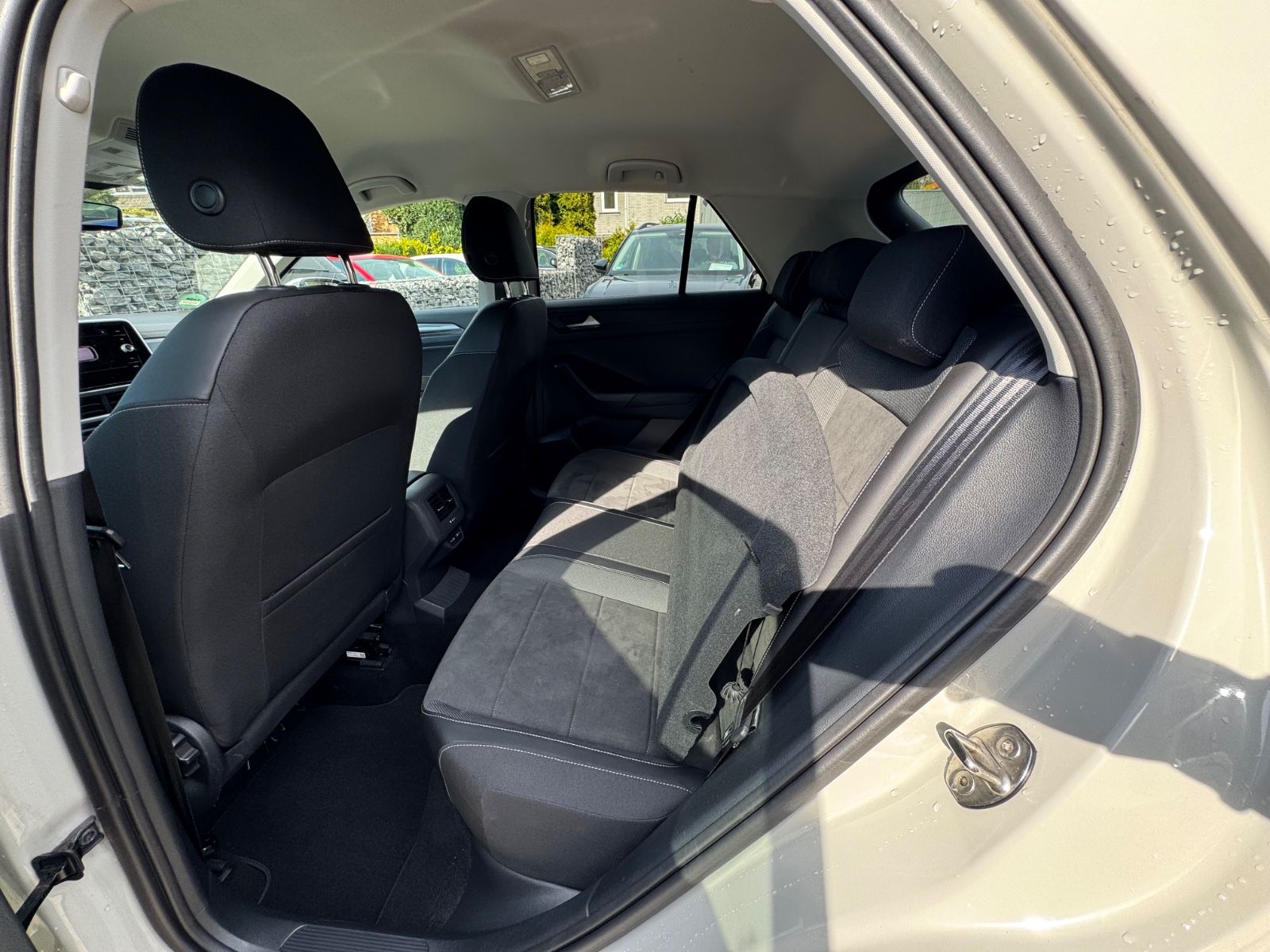 Volkswagen T-Roc Style Leder Navi AHK PDC LED Digitaltacho foto 14