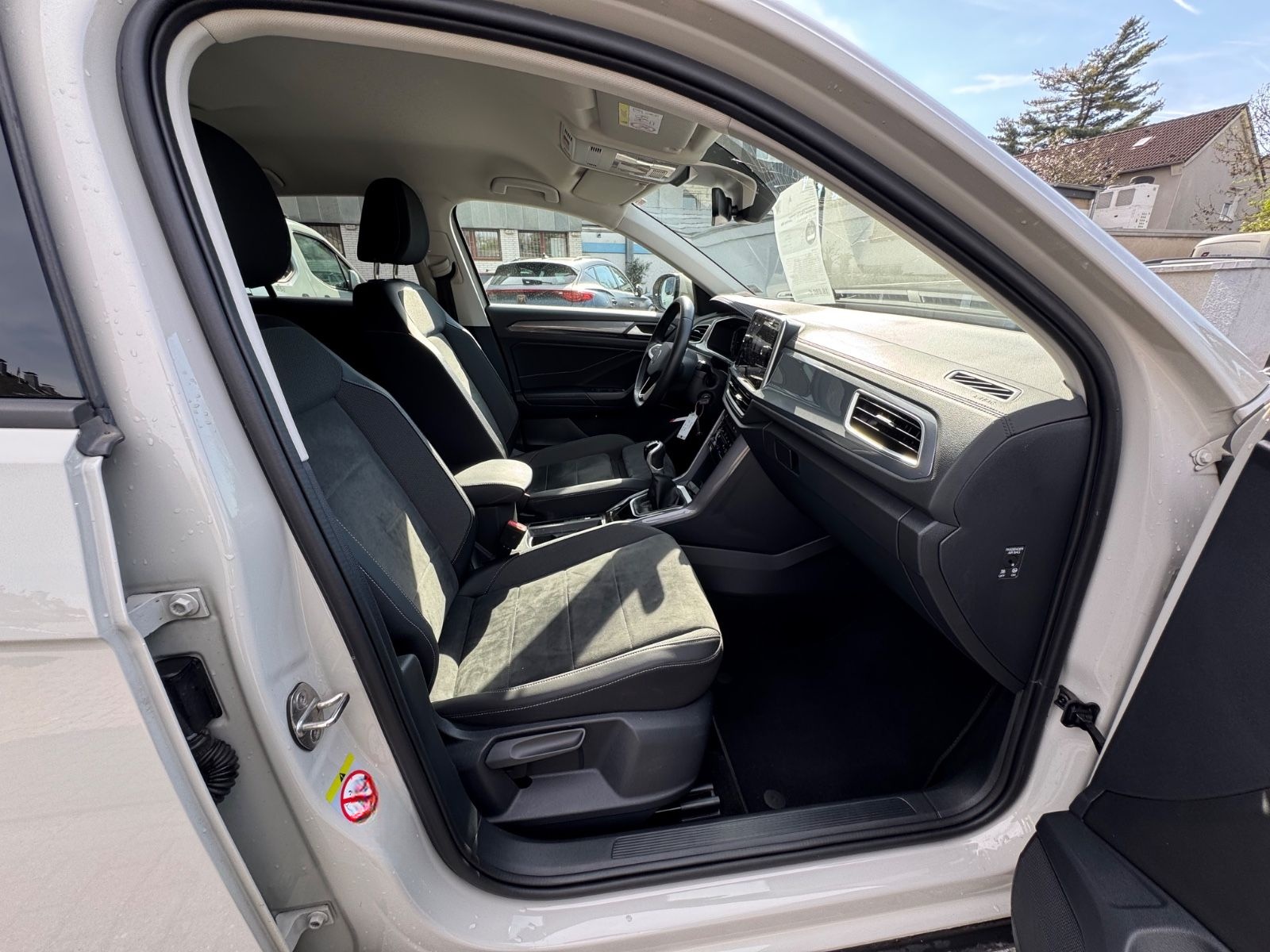 Volkswagen T-Roc Style Leder Navi AHK PDC LED Digitaltacho foto 15