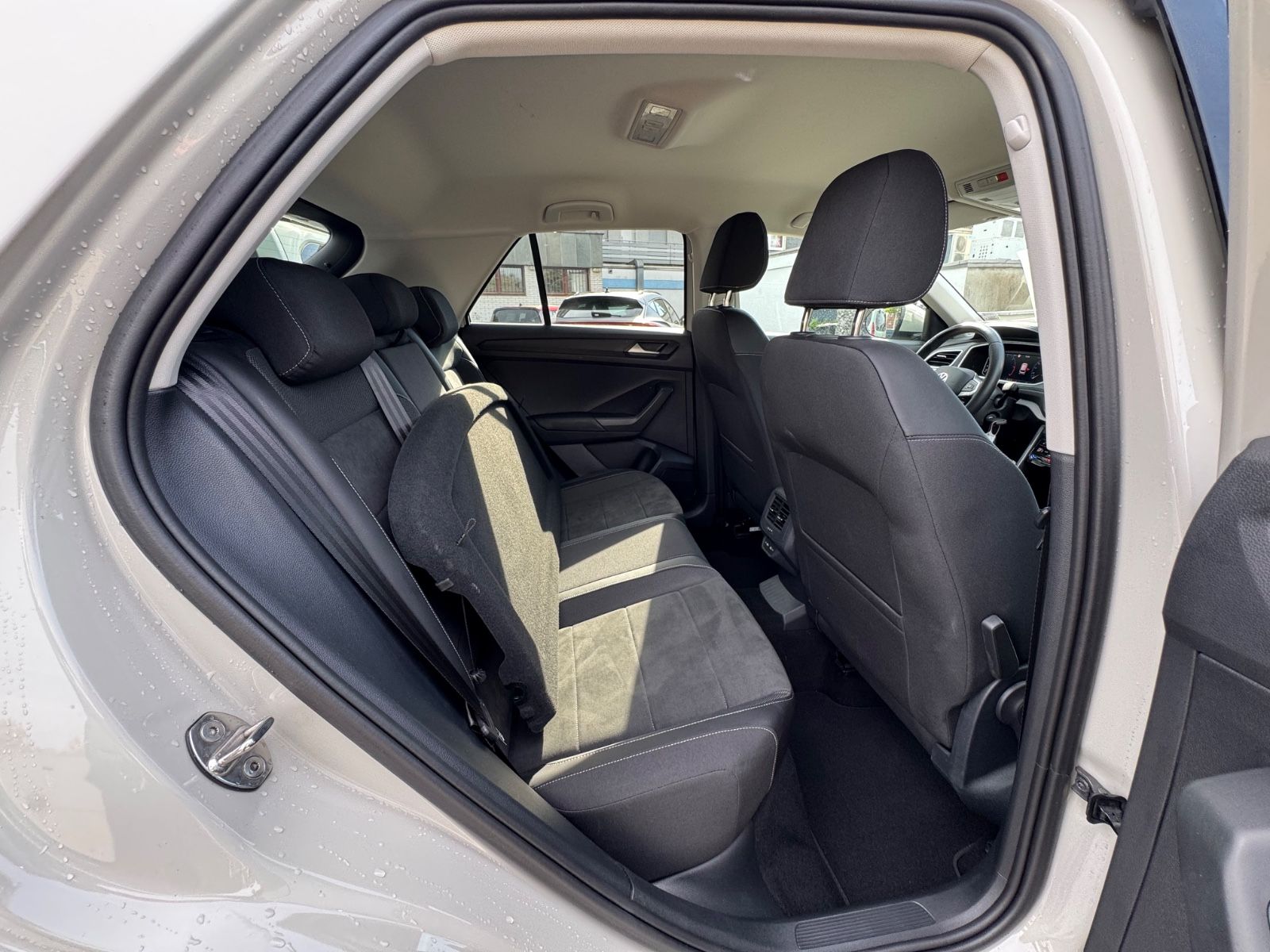 Volkswagen T-Roc Style Leder Navi AHK PDC LED Digitaltacho foto 16