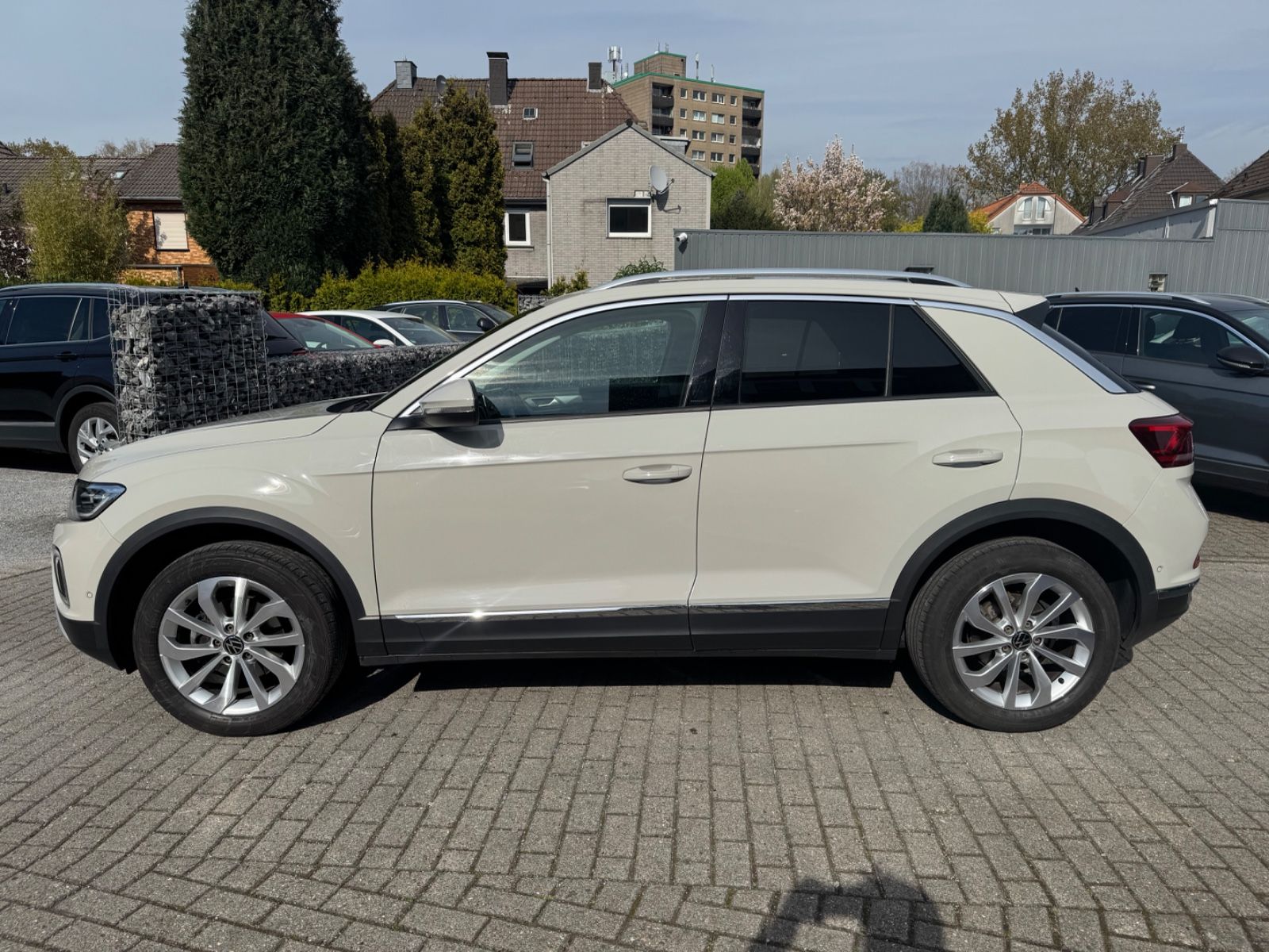 Volkswagen T-Roc Style Leder Navi AHK PDC LED Digitaltacho foto 7