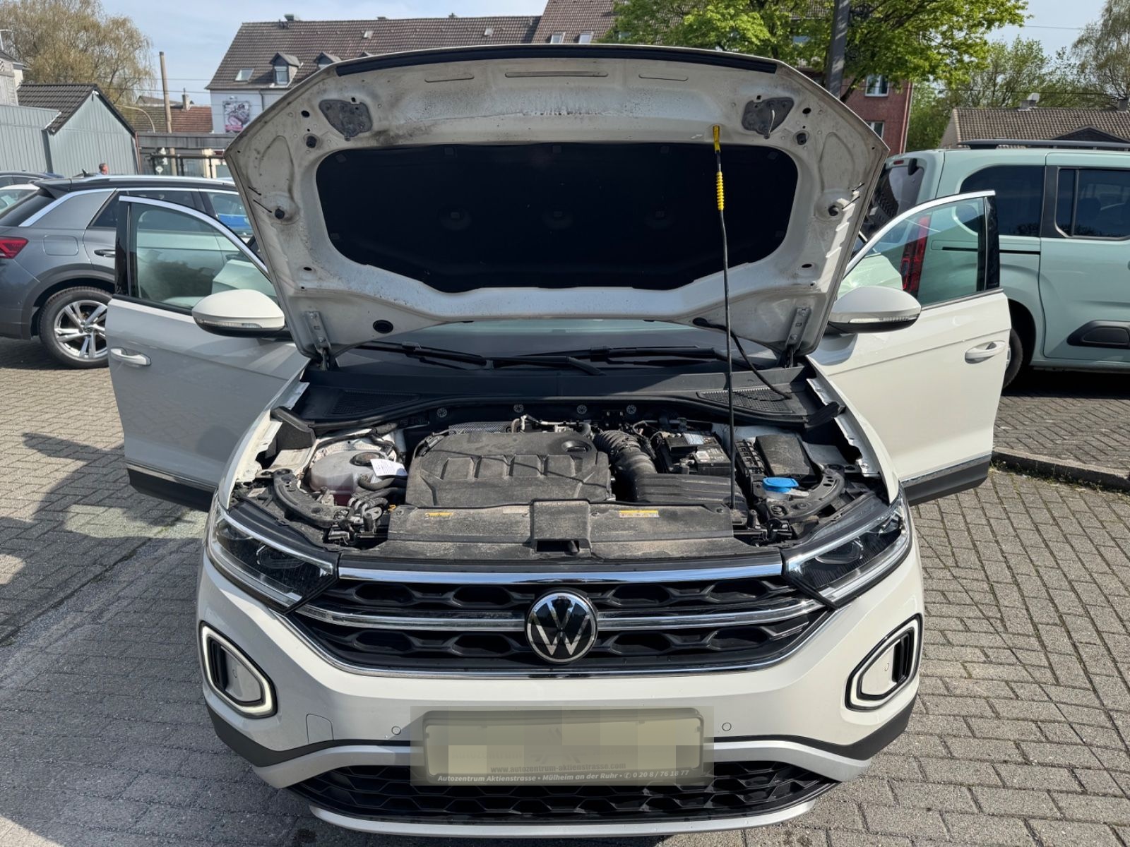 Volkswagen T-Roc Style Leder Navi AHK PDC LED Digitaltacho foto 9