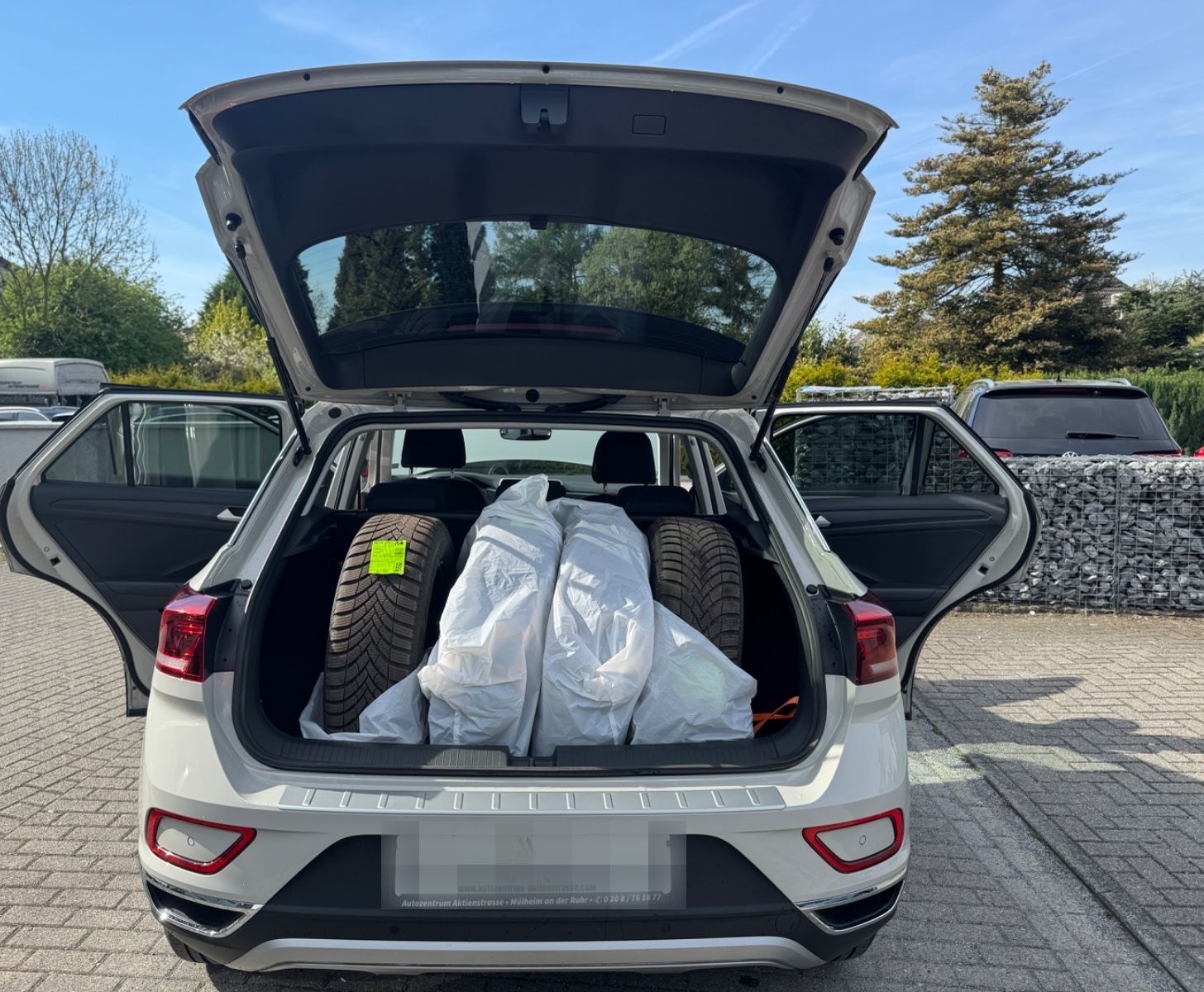 Volkswagen T-Roc Style Leder Navi AHK PDC LED Digitaltacho foto 10