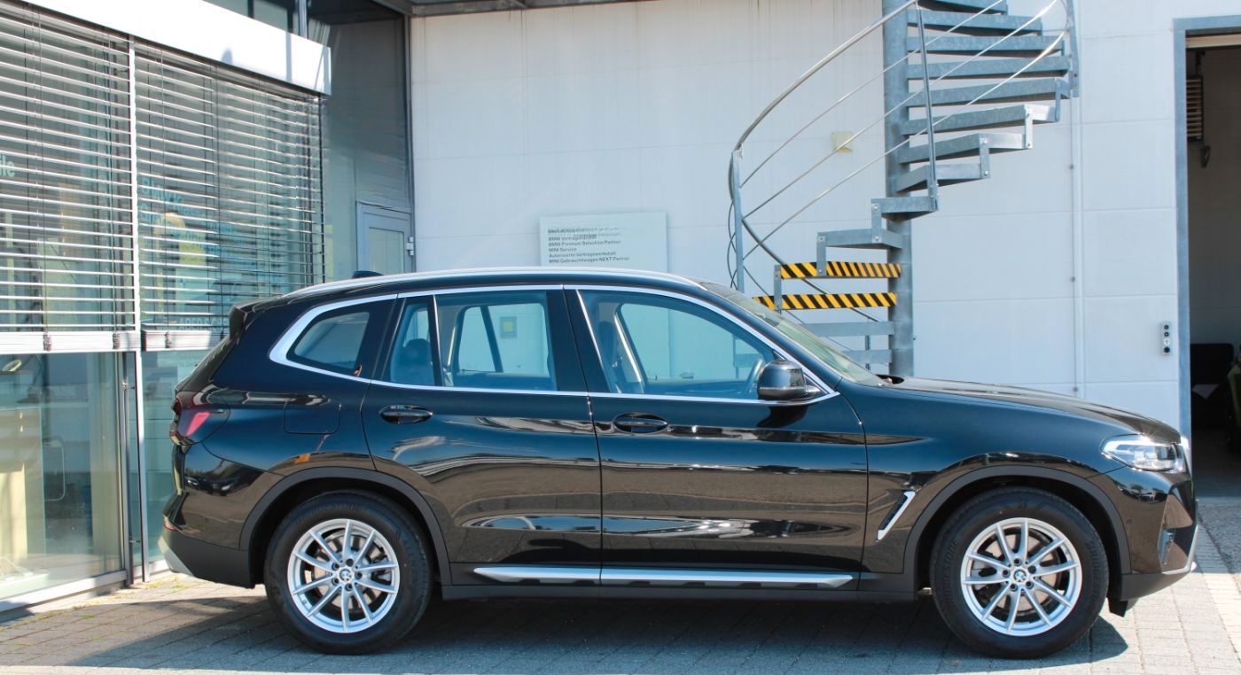 BMW X3 xDrive20i Navi LED Facelift AHK Kamera DrivAs foto 3