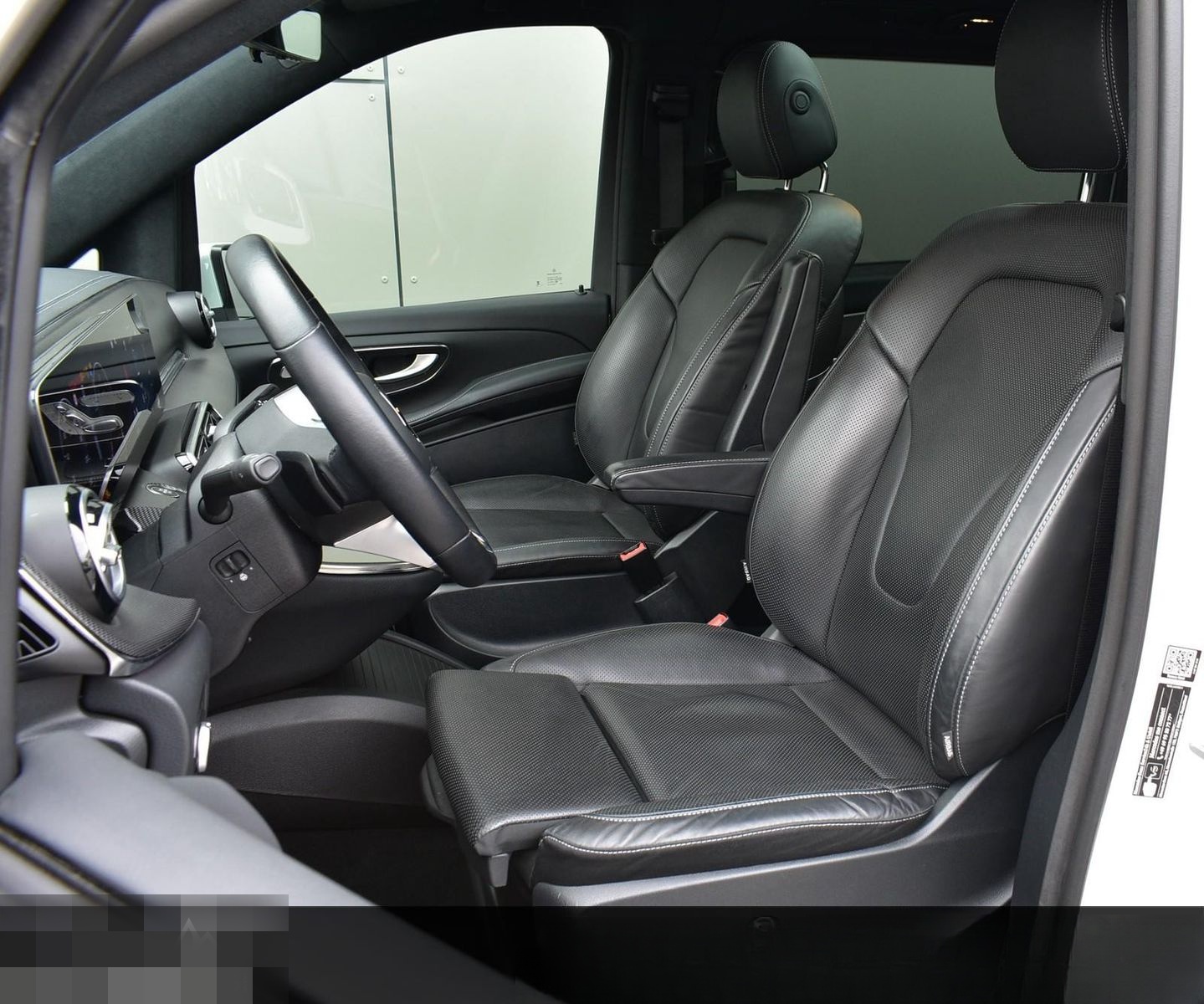 Mercedes-Benz V 300 d 4M EXCLUSIVE AMG DIST/360°/PANO/STAND/AI foto 21