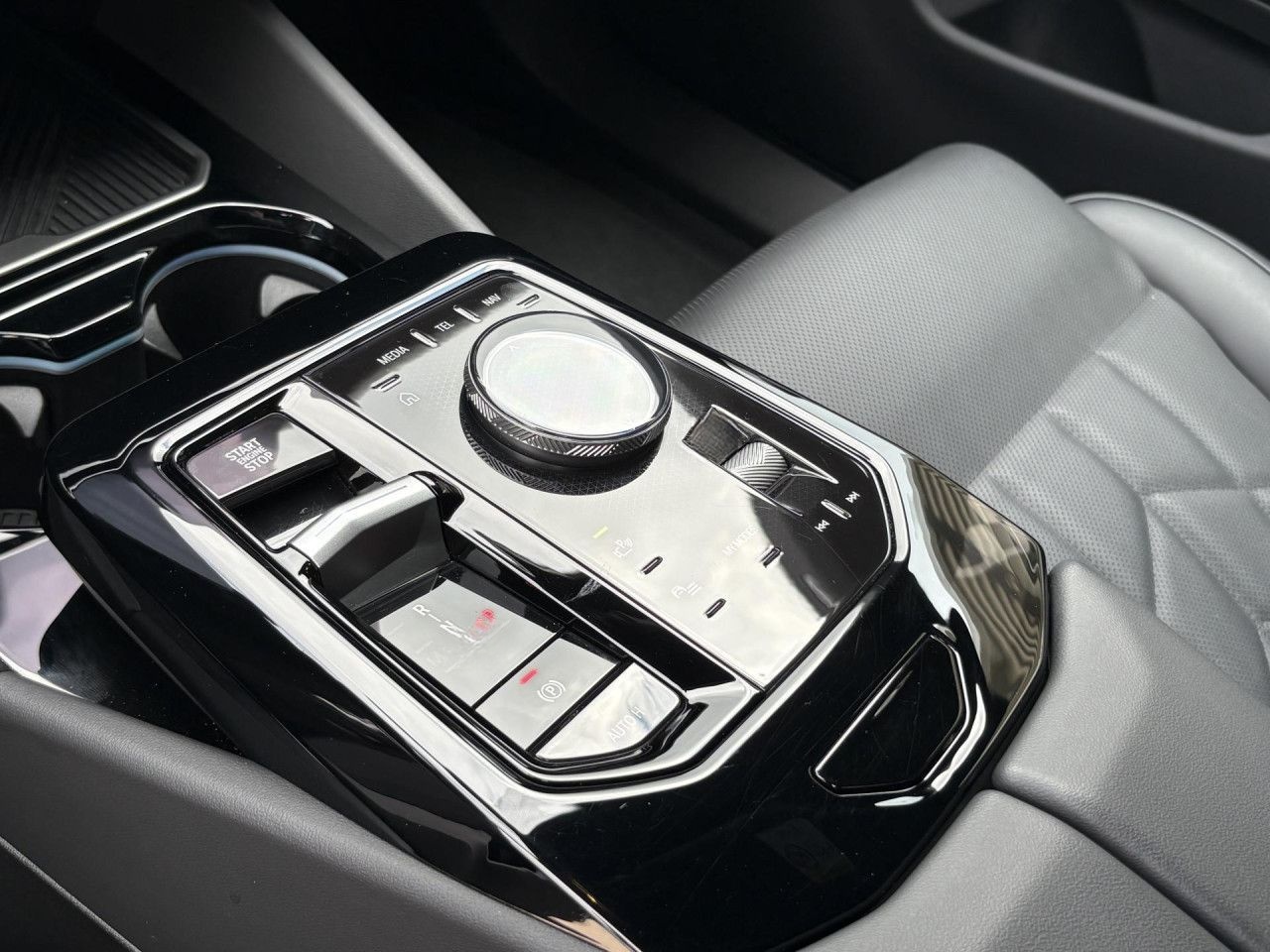 BMW 520d M Sport AutoBahnAss.SuView ACC HUD AHK 20" foto 7