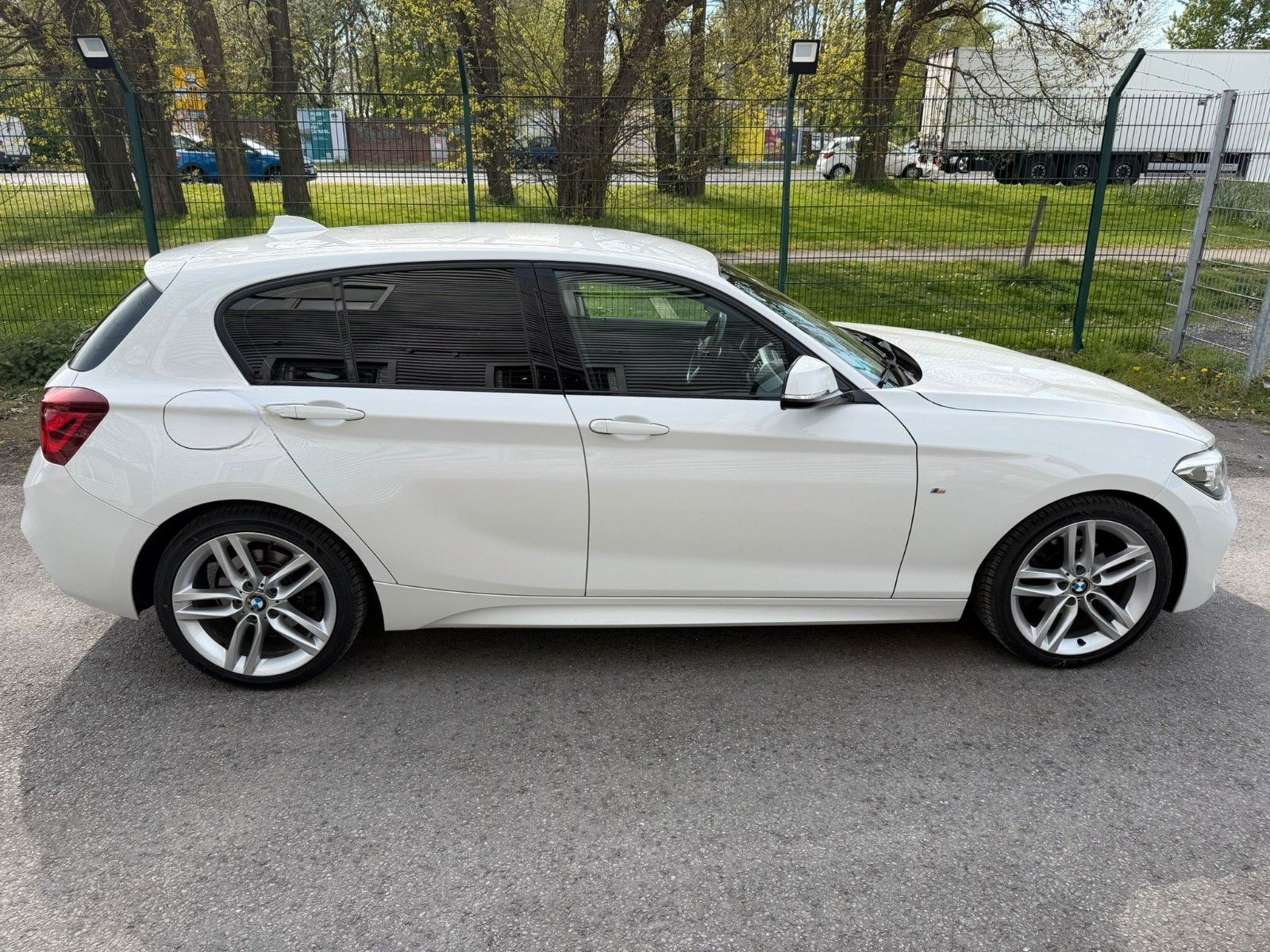 BMW 120i Limousine 5-trg. Edition M Sport Shadow foto 4