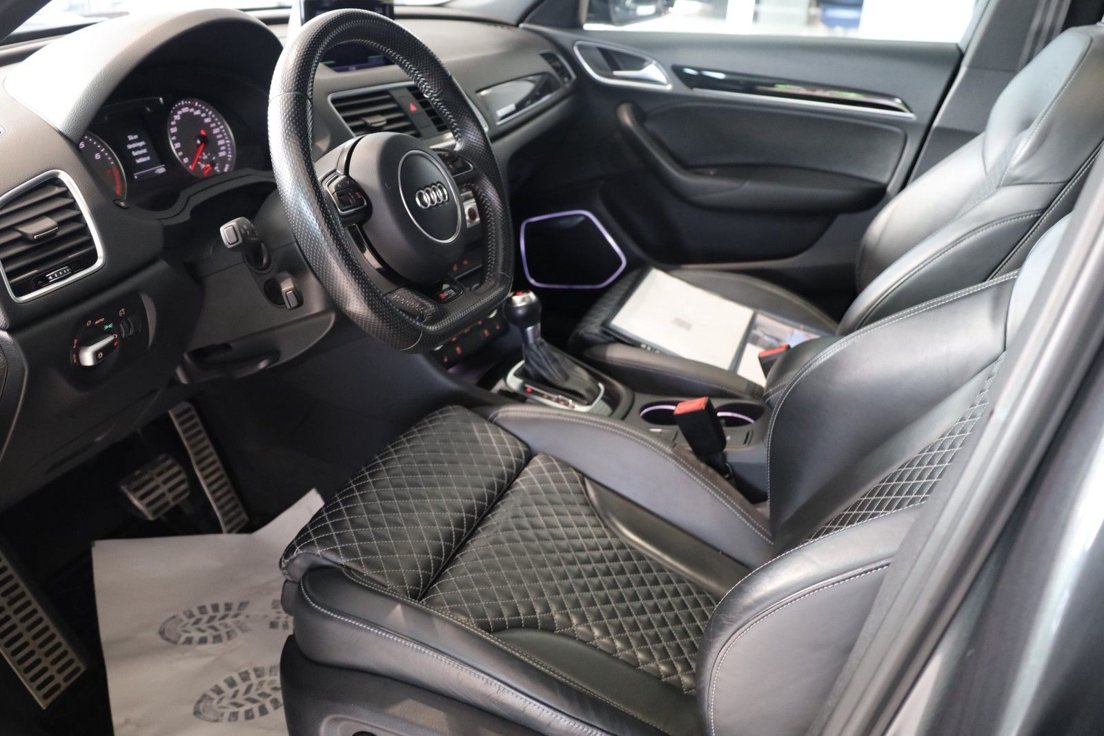 Audi RS Q3 2.5 TFSI quattro performance PANO*KAMERA foto 9