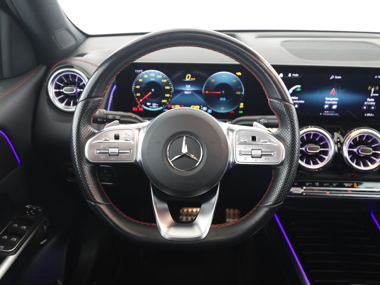 Mercedes-Benz EQB 300 4M AMG MBUX Pano Distronic HUD Kamera foto 12