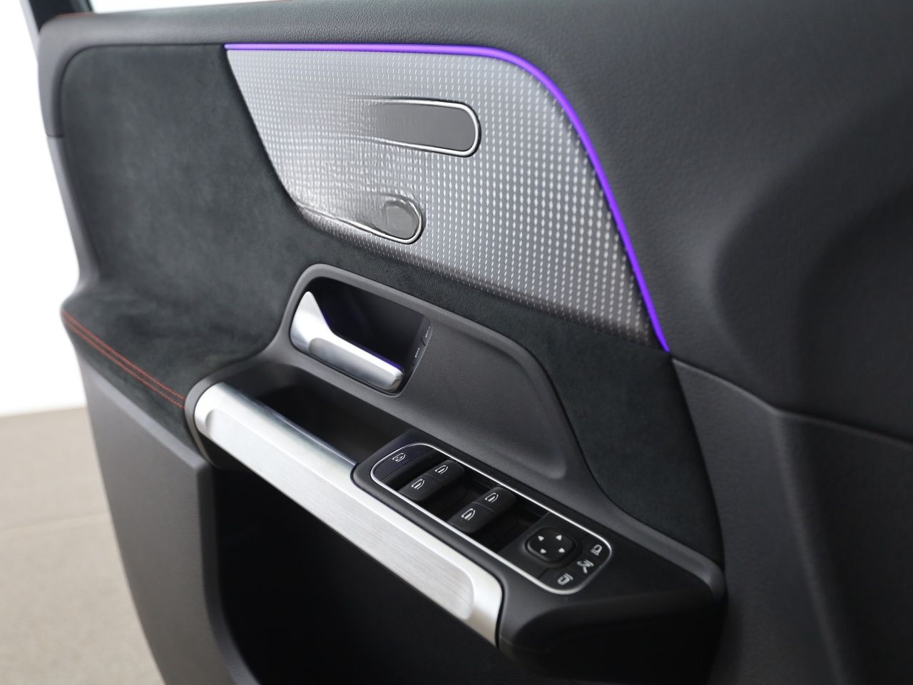 Mercedes-Benz EQB 300 4M AMG MBUX Pano Distronic HUD Kamera foto 14