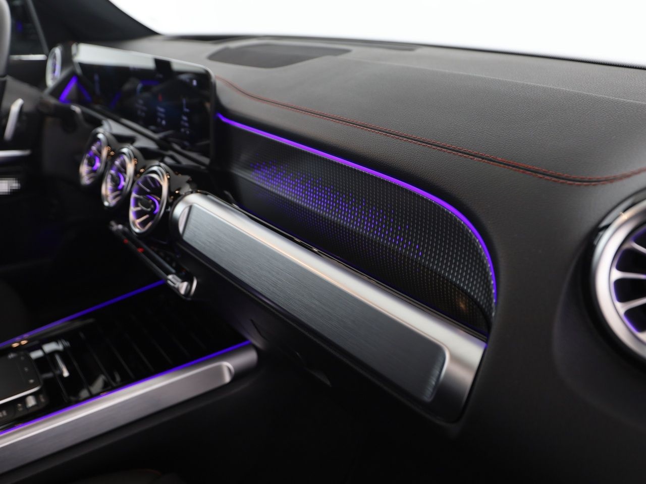 Mercedes-Benz EQB 300 4M AMG MBUX Pano Distronic HUD Kamera foto 19