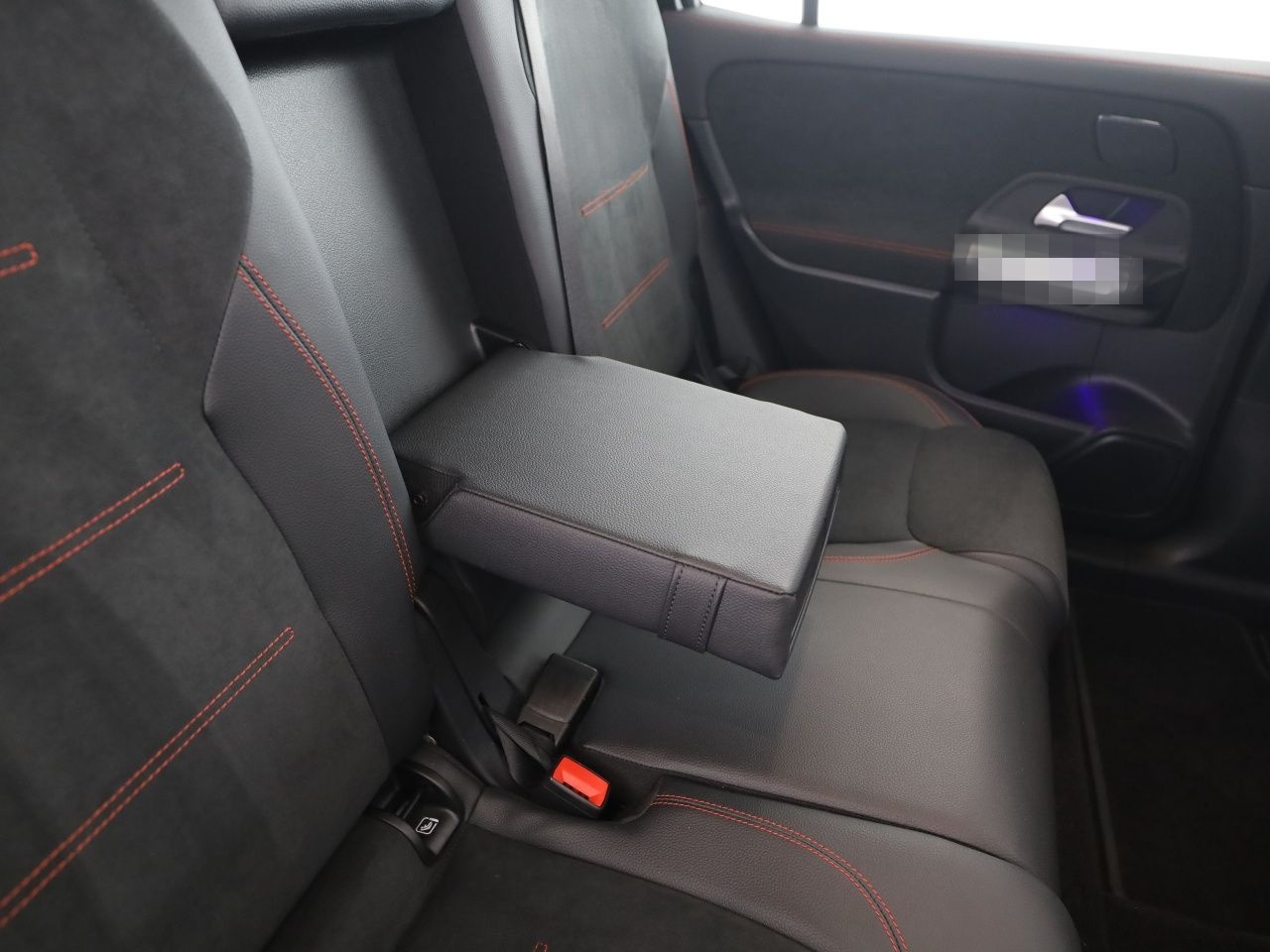 Mercedes-Benz EQB 300 4M AMG MBUX Pano Distronic HUD Kamera foto 22