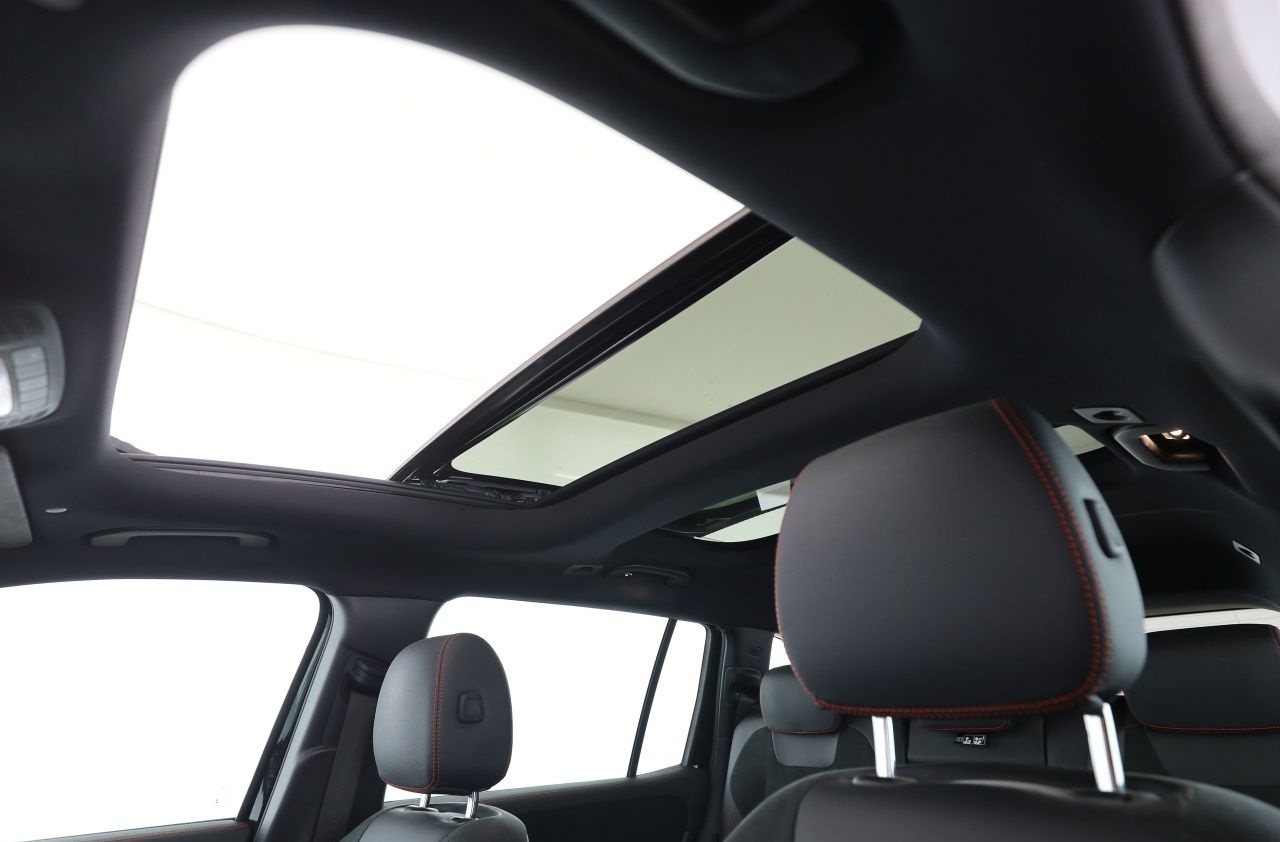 Mercedes-Benz EQB 300 4M AMG MBUX Pano Distronic HUD Kamera foto 25