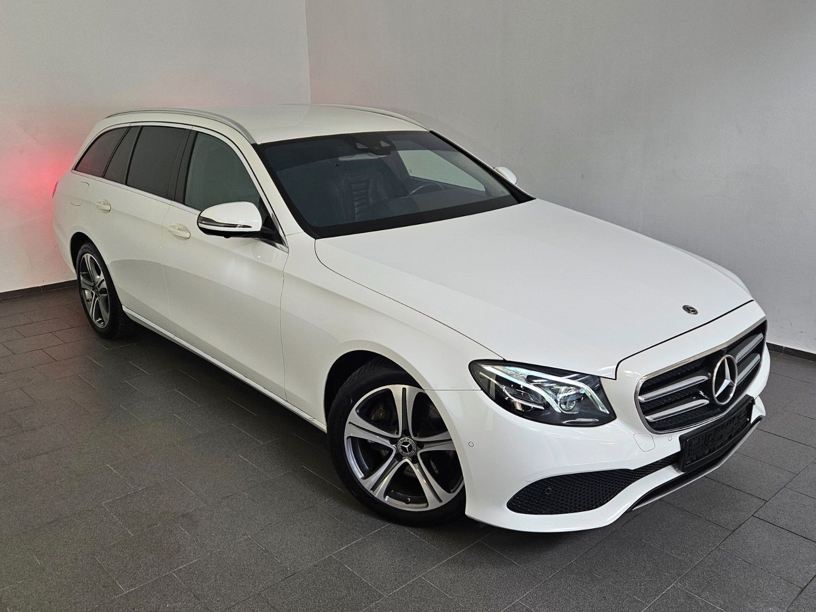 Mercedes-Benz E 220 d T *Sound*360°K.*Leder* foto 2