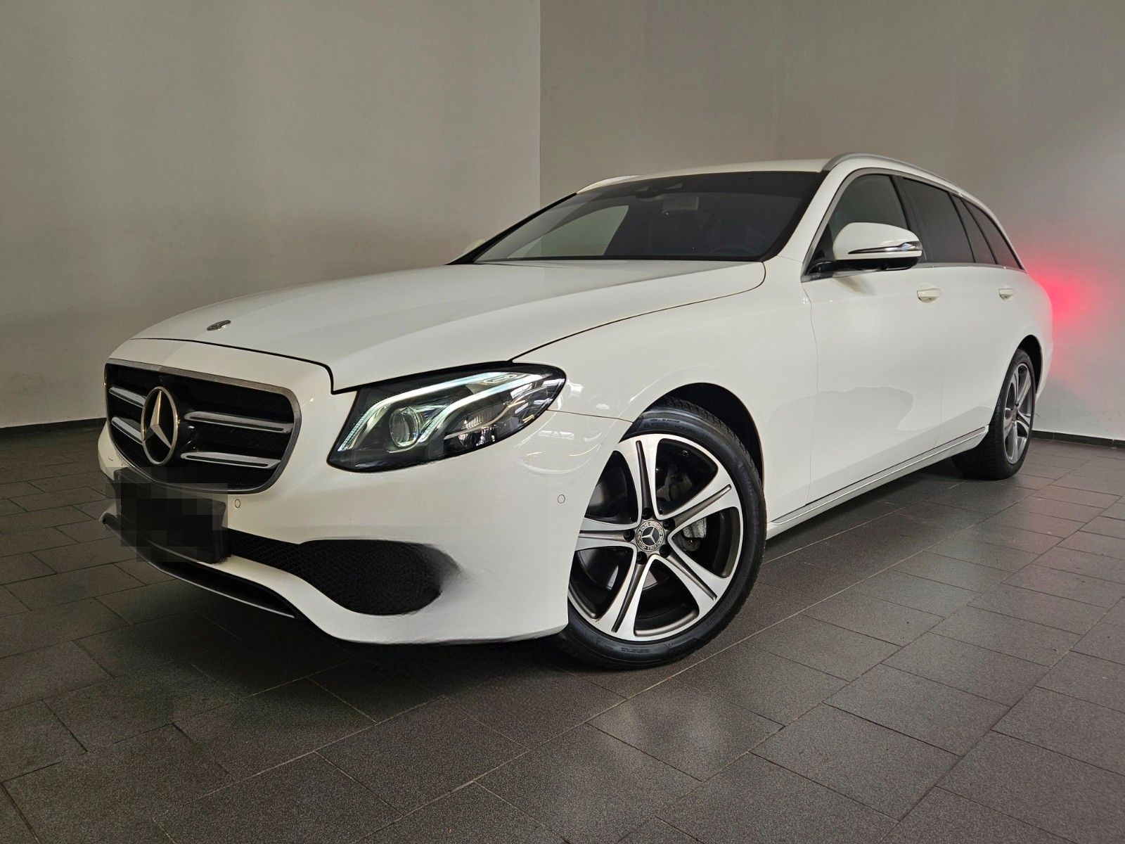 Mercedes-Benz E 220 d T *Sound*360°K.*Leder* foto 3