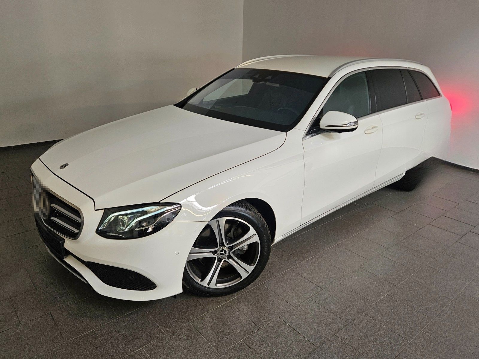 Mercedes-Benz E 220 d T *Sound*360°K.*Leder* foto 4