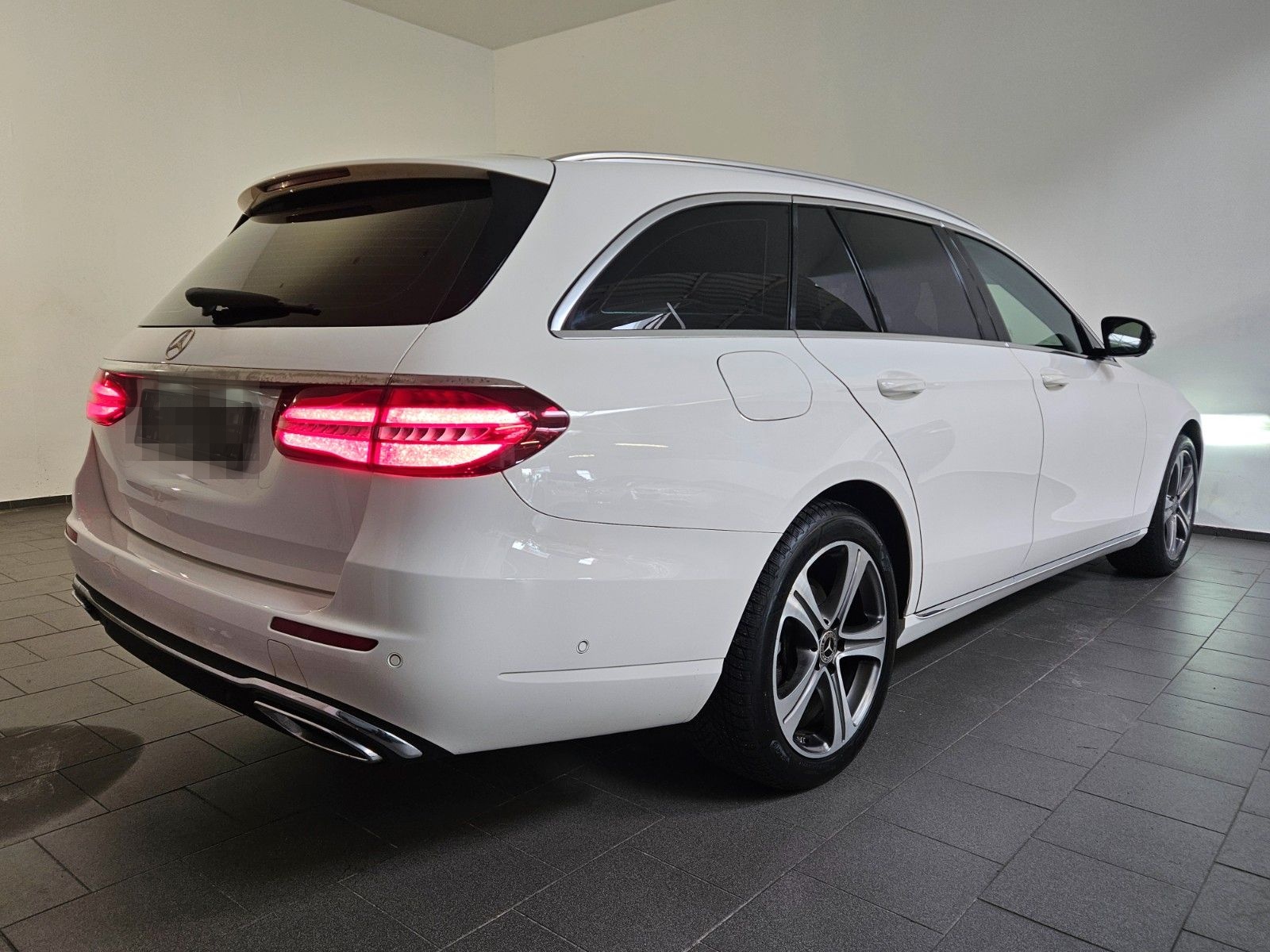 Mercedes-Benz E 220 d T *Sound*360°K.*Leder* foto 5