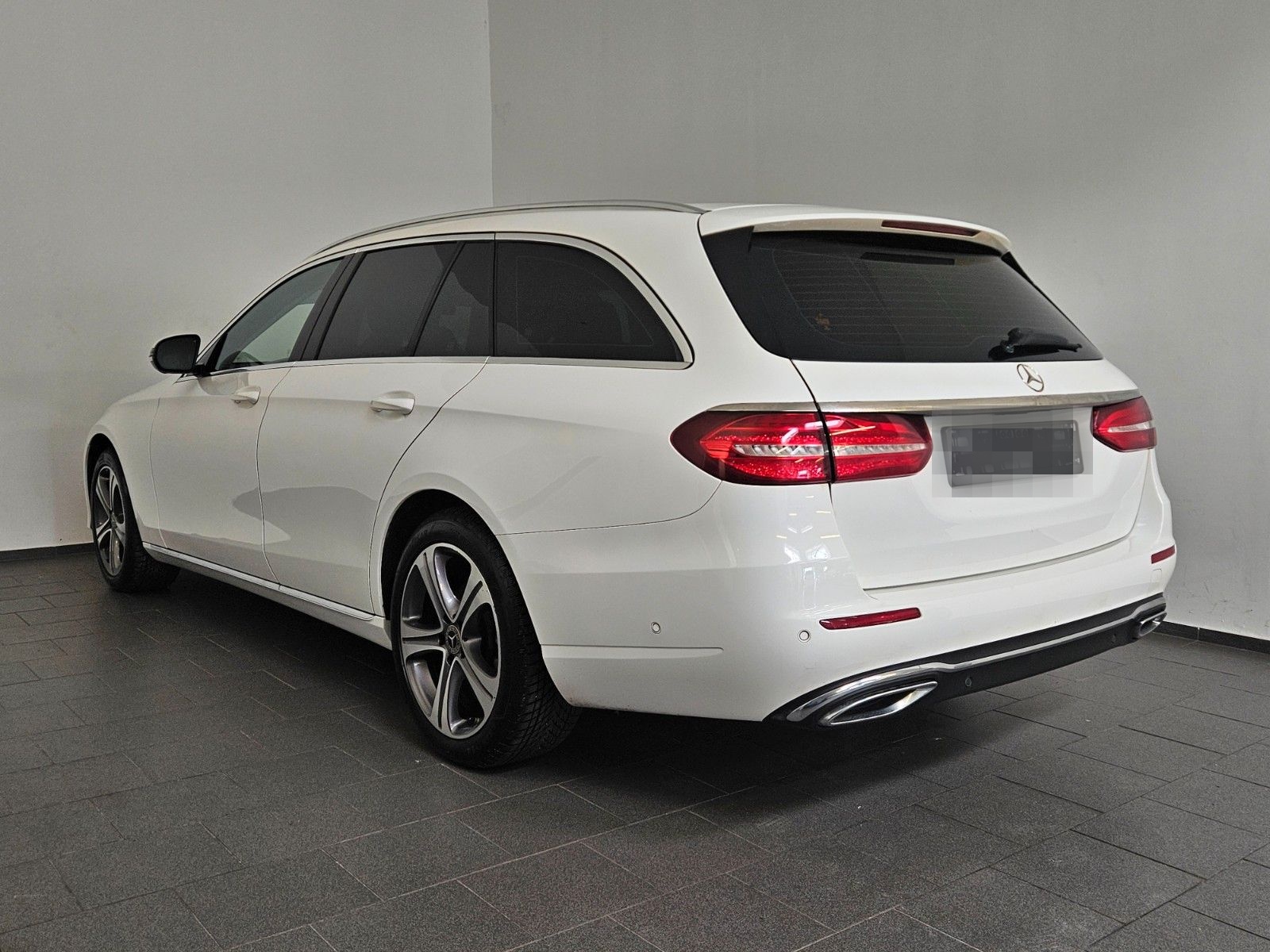 Mercedes-Benz E 220 d T *Sound*360°K.*Leder* foto 6