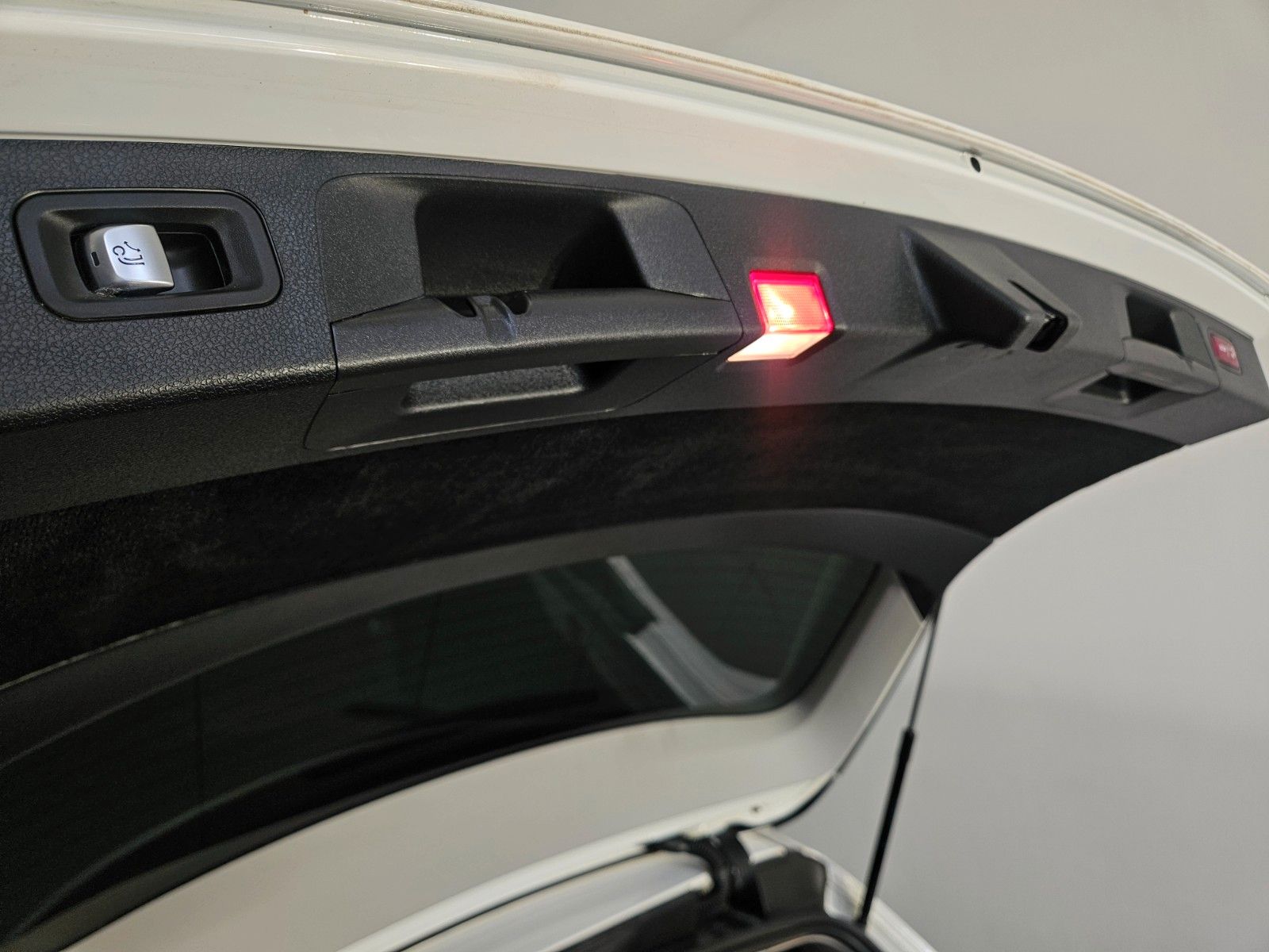 Mercedes-Benz E 220 d T *Sound*360°K.*Leder* foto 8