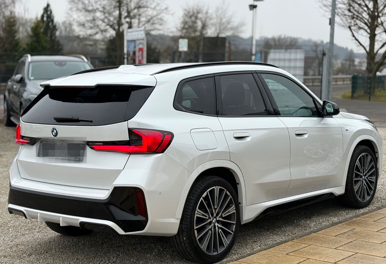 BMW X1 23d xDrive M Sport AHK h/k Memory 20 Zoll ACC foto 16