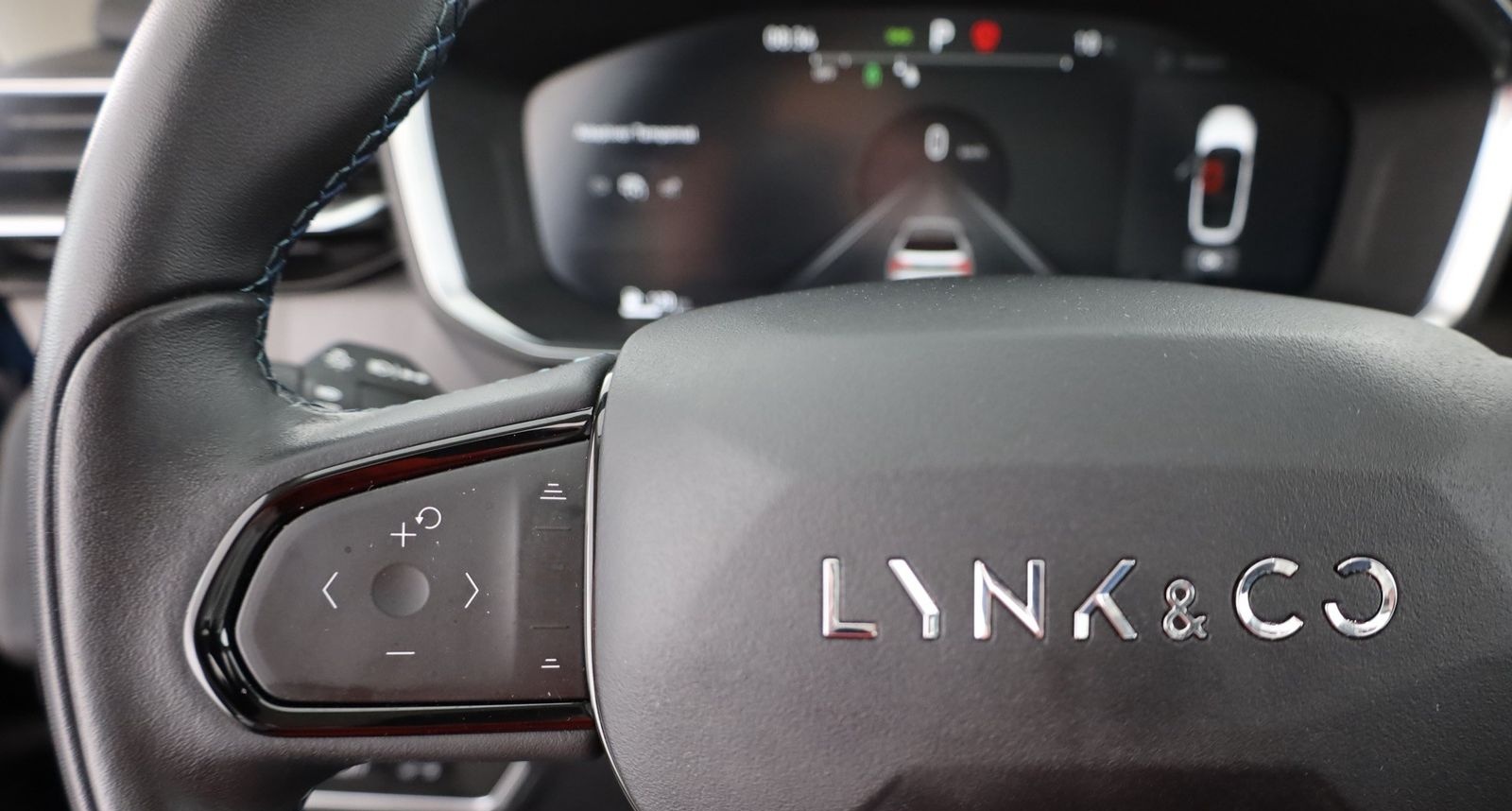 Lynk&Co 01 1.5 TD PHEV Aut. LED ACC 360° Pano foto 15