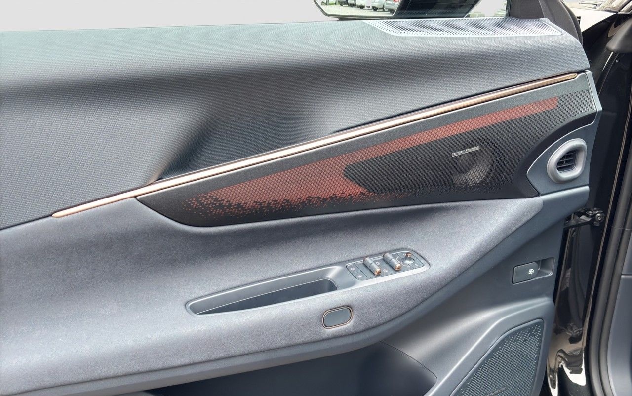 Lynk&Co 08 More Plug-In Hybrid / Pano / Matrix / 360Grad foto 16