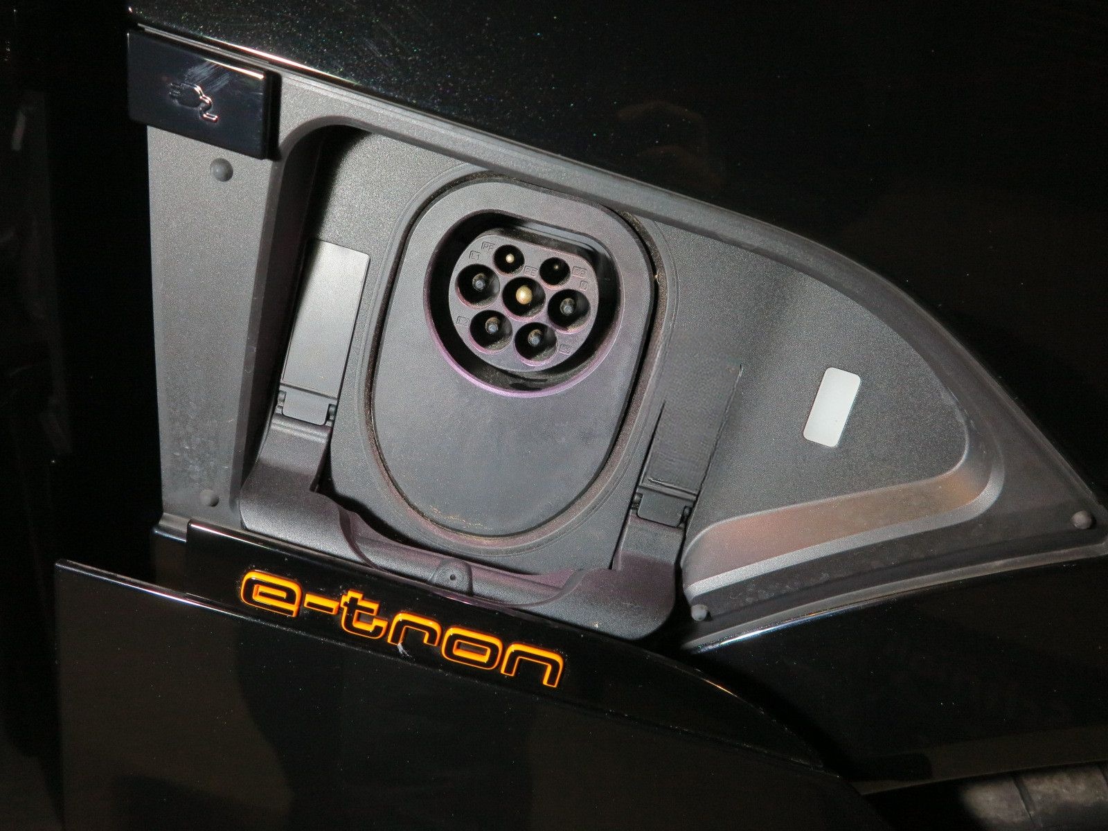 Audi e-tron Sportback S quattro Leder AHK Navi LM22 foto 23