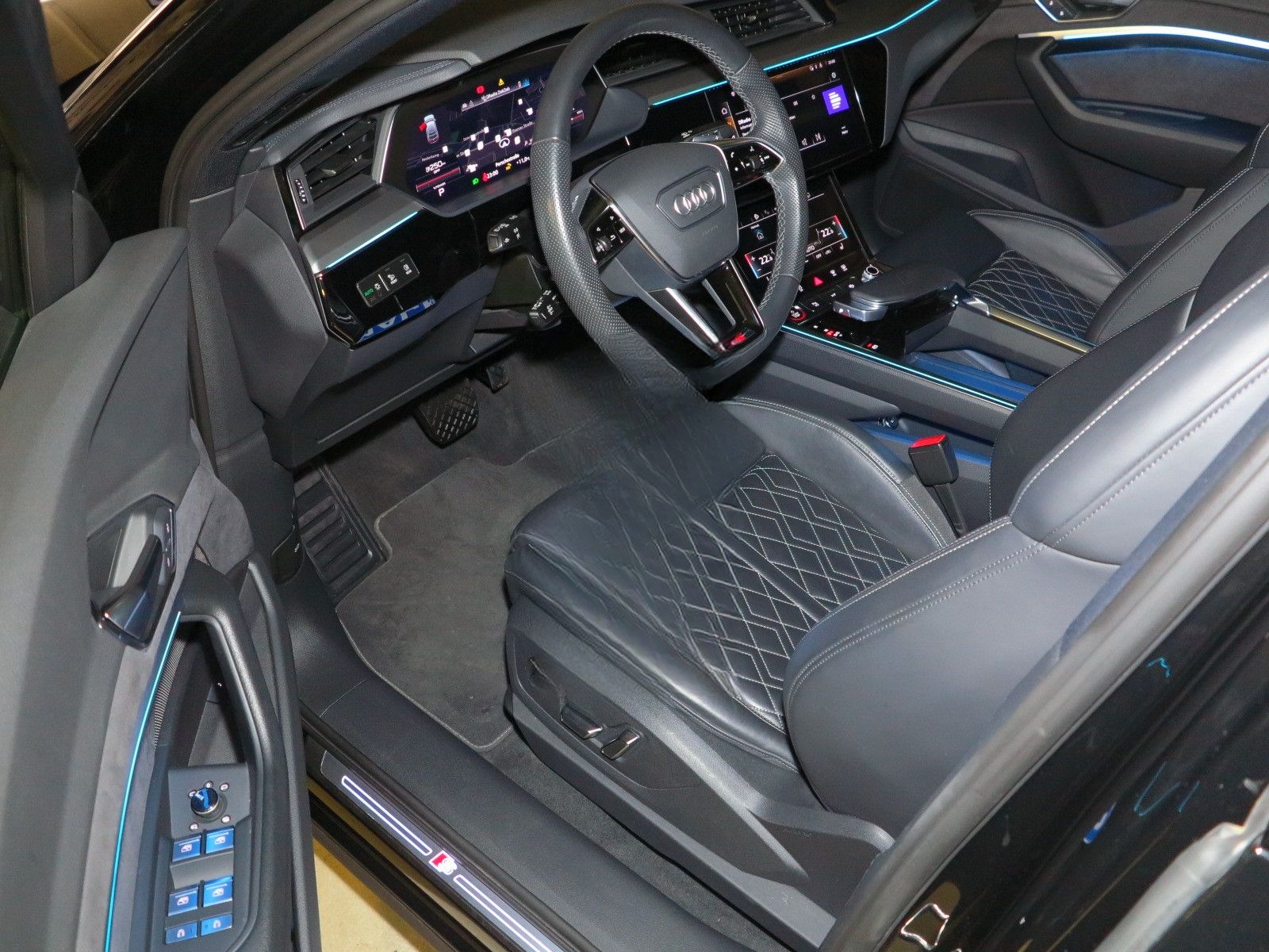 Audi e-tron Sportback S quattro Leder AHK Navi LM22 foto 6