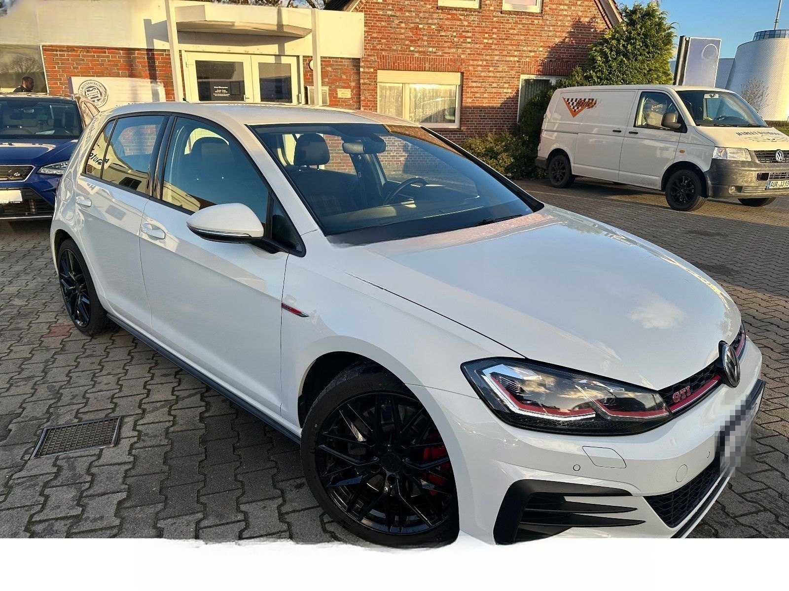 Volkswagen Golf Lim. GTI Performance 245 PS*DSG*SHZ*LED* foto 2