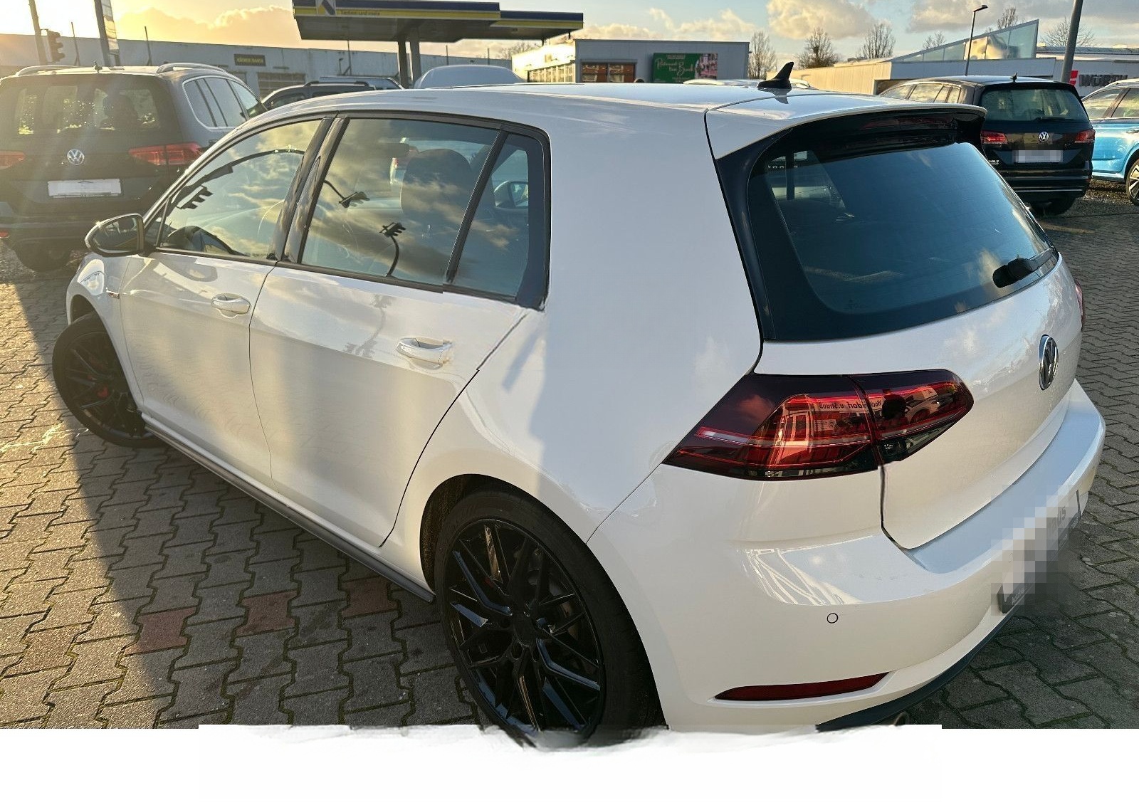Volkswagen Golf Lim. GTI Performance 245 PS*DSG*SHZ*LED* foto 3