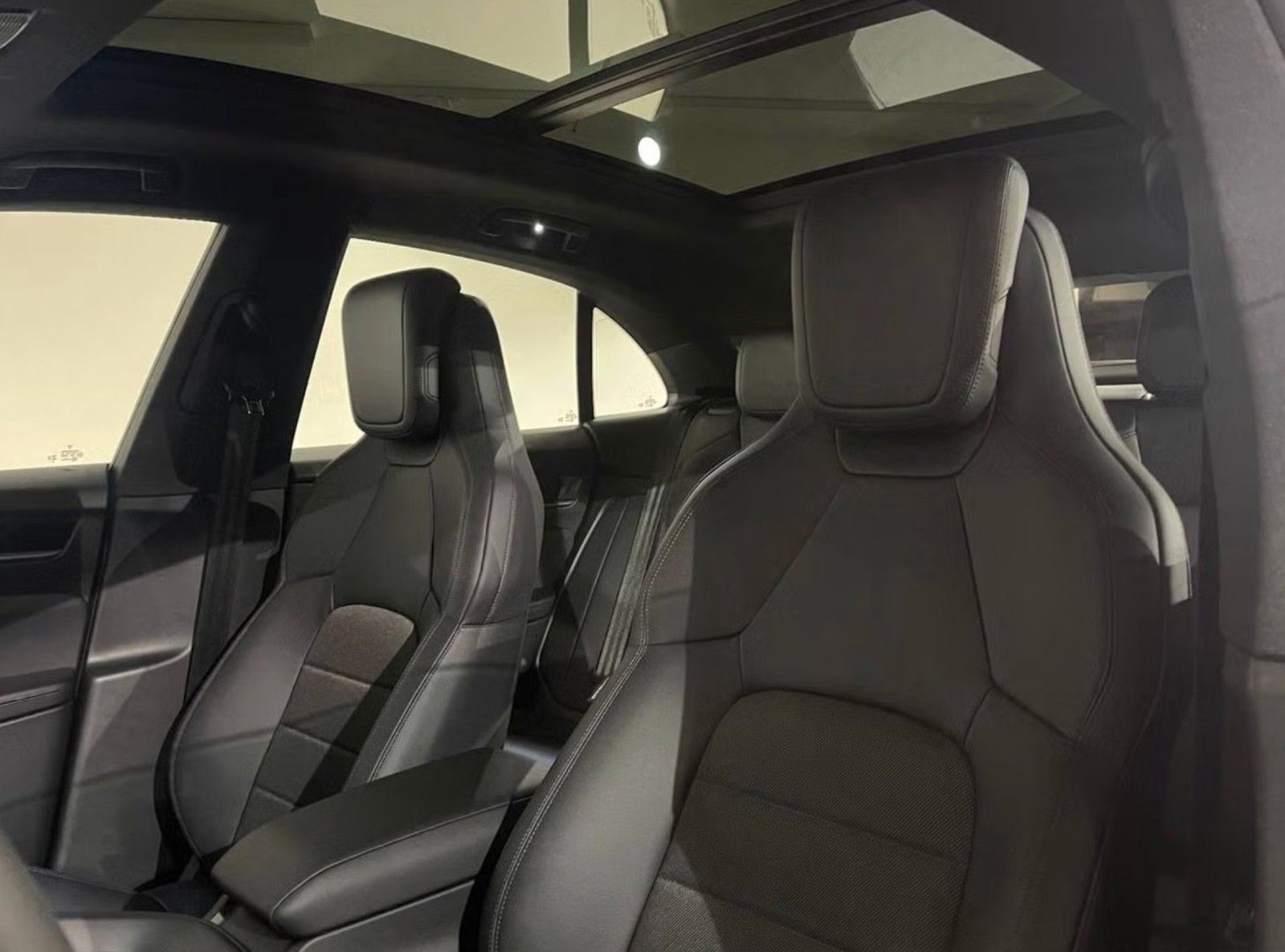 Porsche Macan Electric 4 foto 11