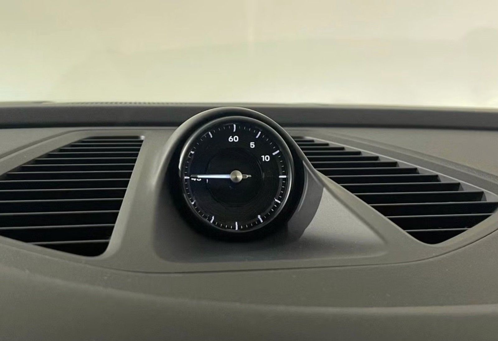 Porsche Macan Electric 4 foto 13