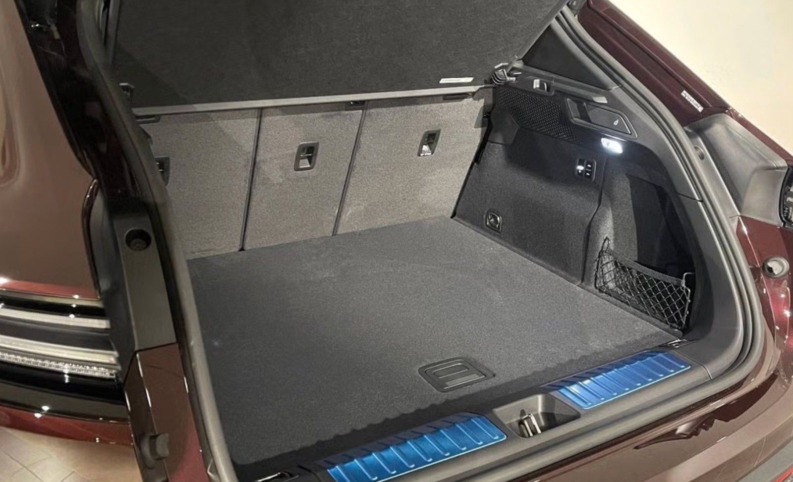 Porsche Macan Electric 4 foto 17