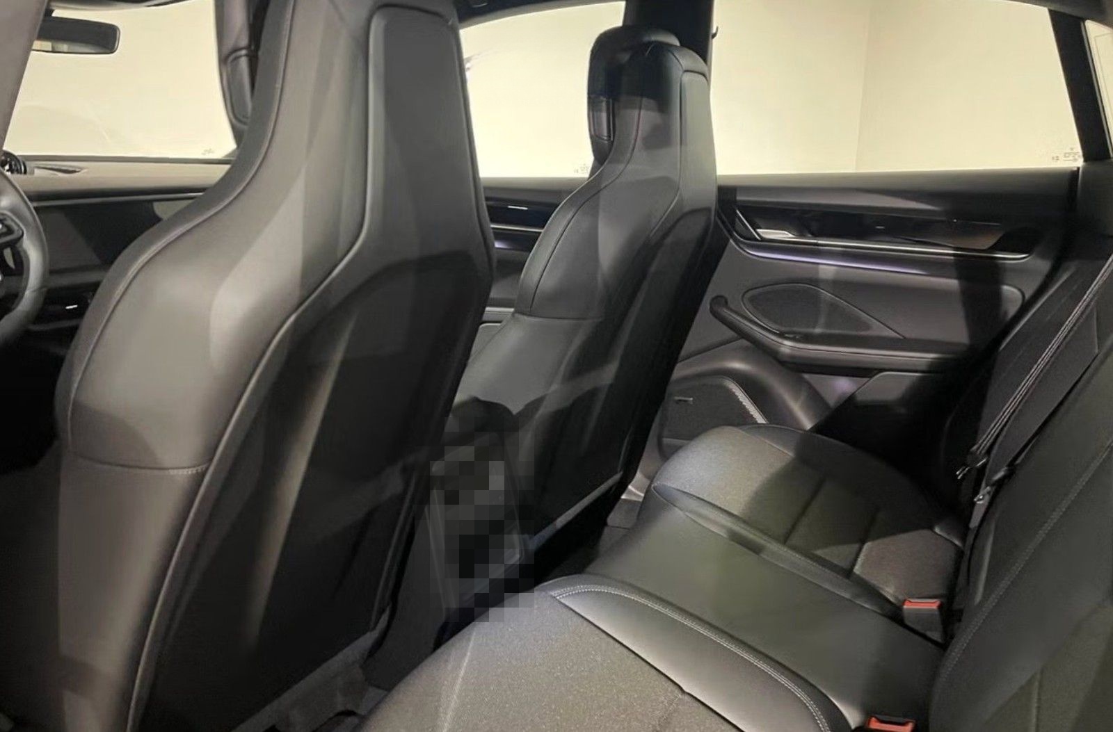 Porsche Macan Electric 4 foto 9