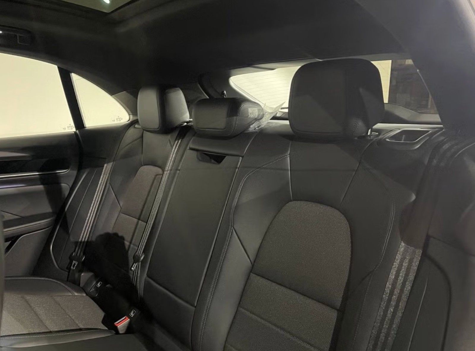 Porsche Macan Electric 4 foto 10