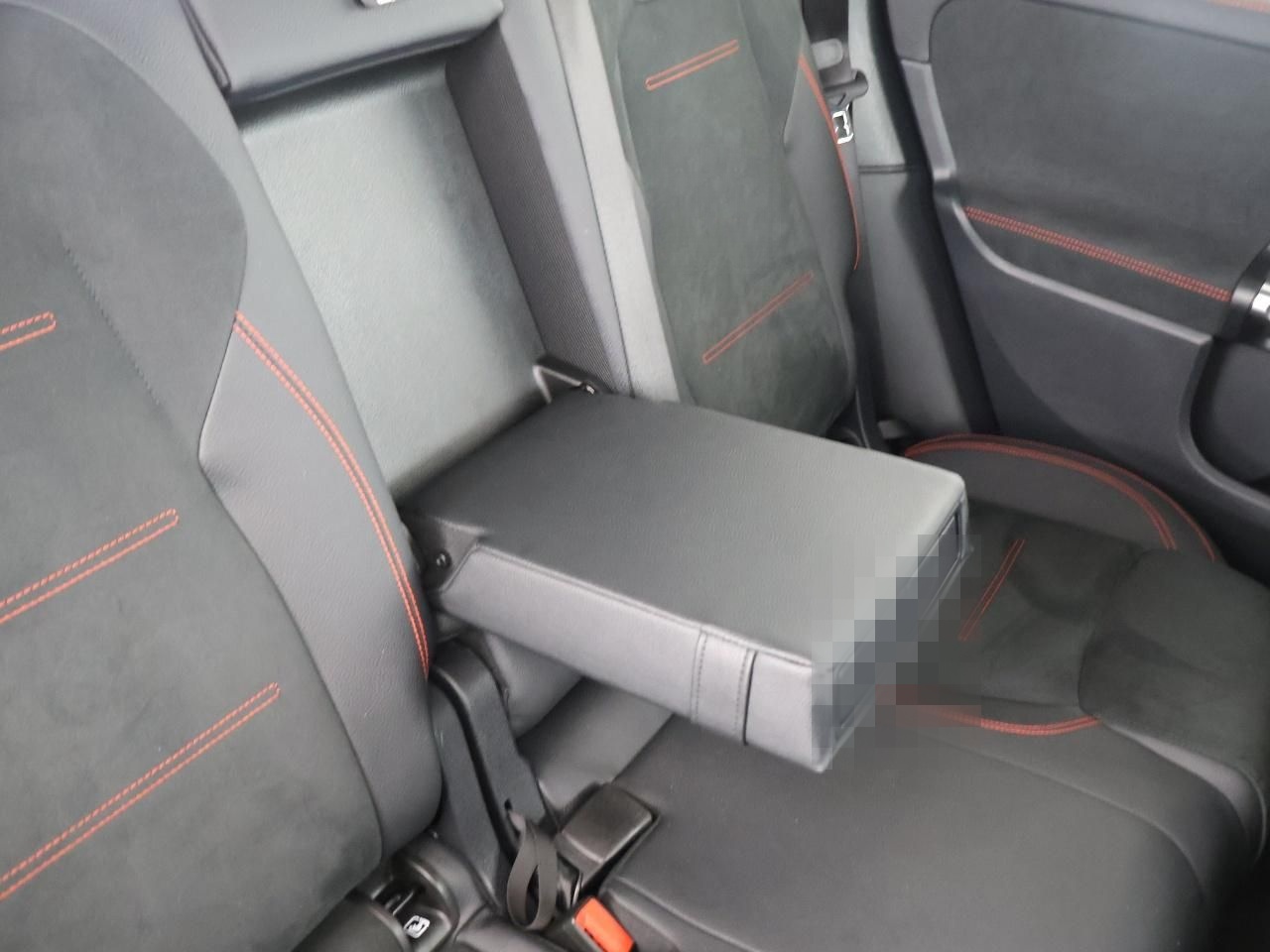 Mercedes-Benz GLB 200 d 4M AMG Night MBUX AHK Distronic 360 foto 20