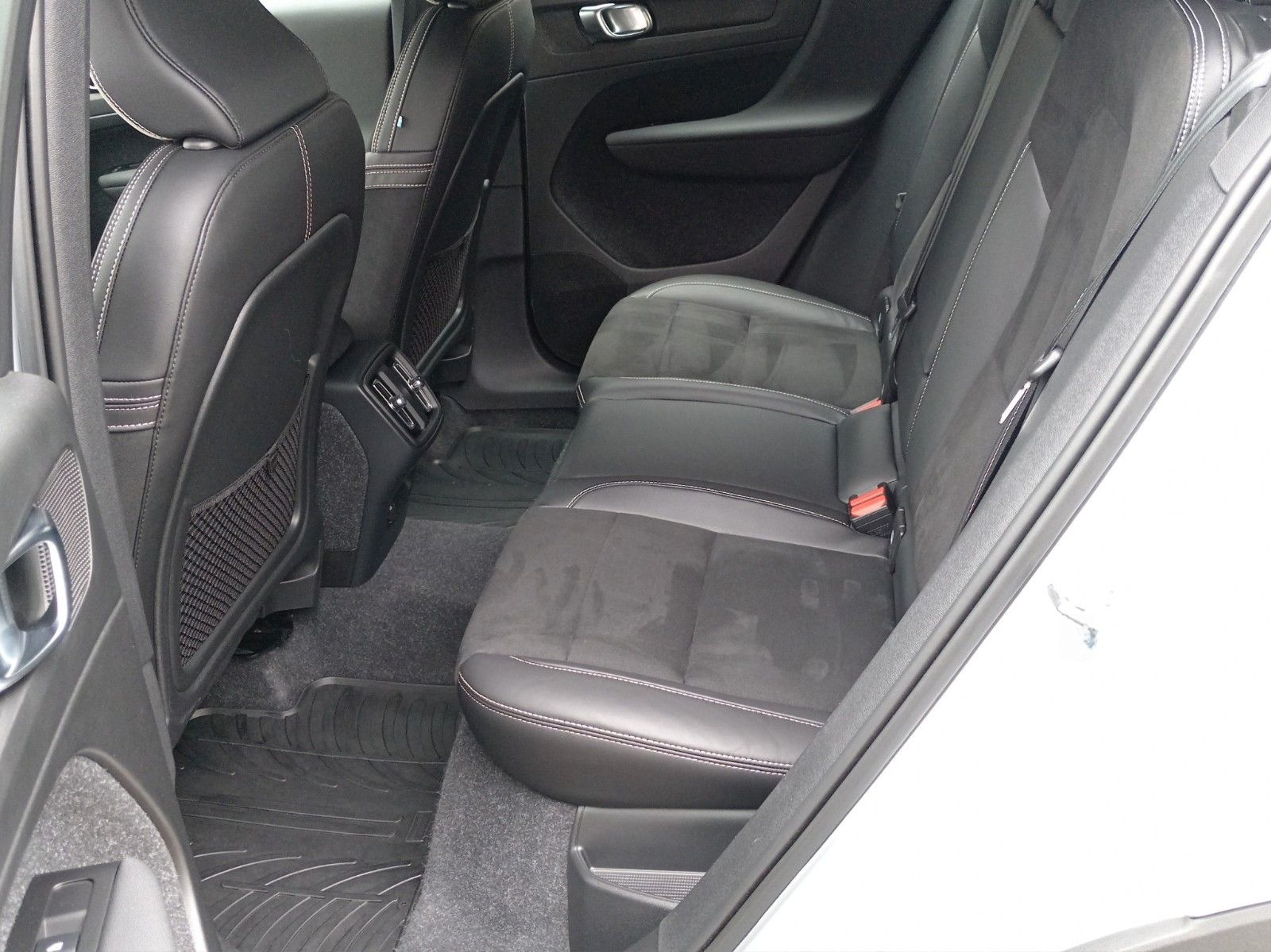 Volvo XC40 R Design 2WD TOP-Zustand foto 21