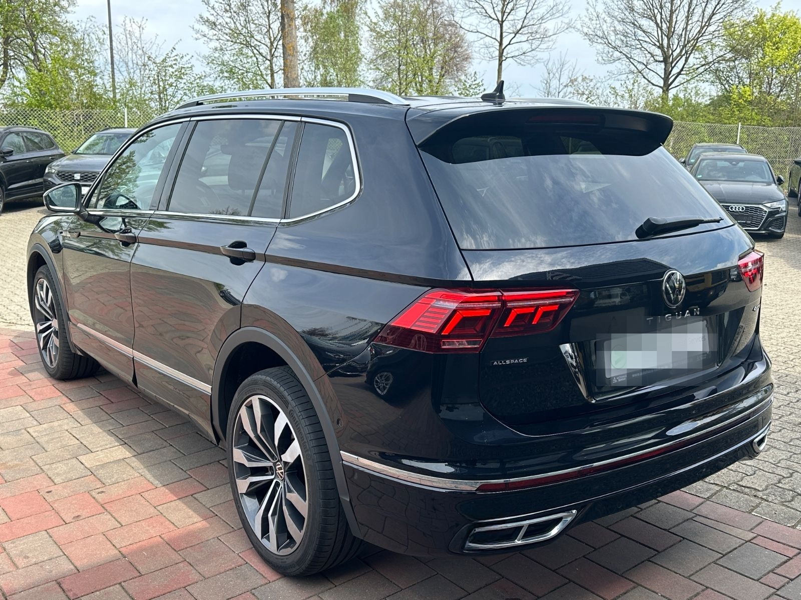 Volkswagen Tiguan Allspace R-LINE*STANDH*PANO*H&K*360°*MATR foto 4