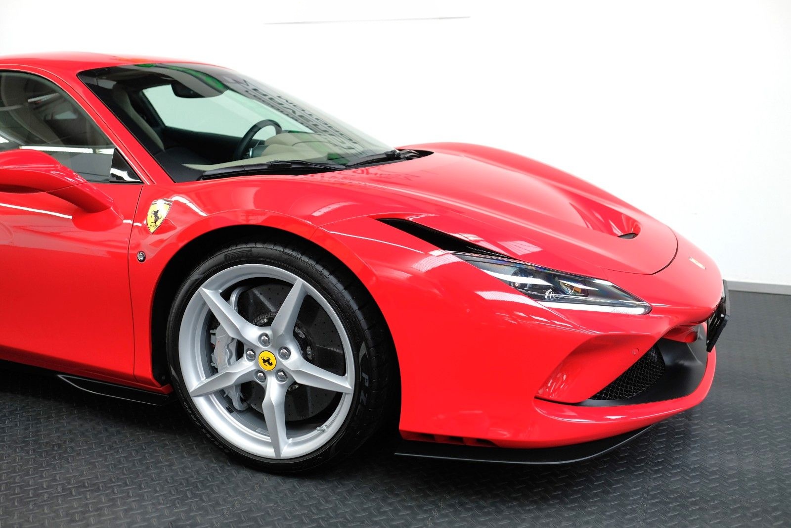 Ferrari F8 Tributo/LIFT/CAMERA/PDC/FULL ELECTRIC SEATS foto 4
