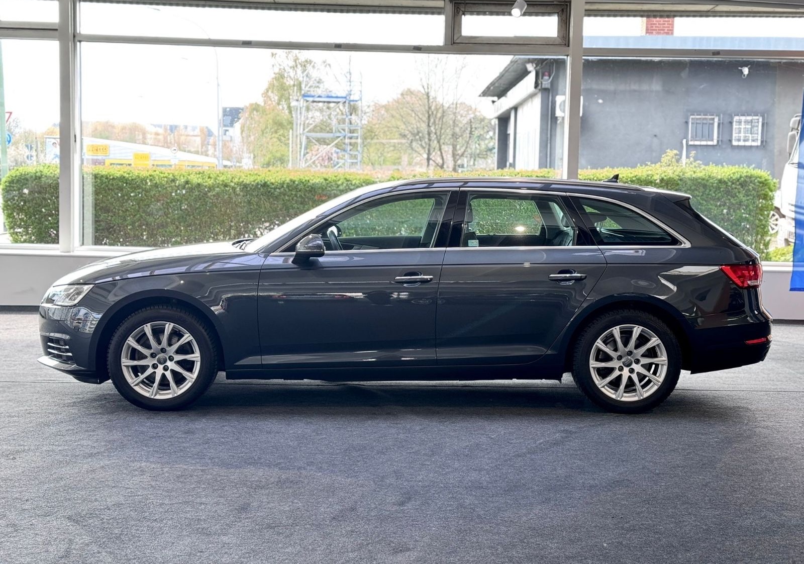 Audi A4 Avant 2.0 TDI*AUTOM.*AHK SCHW*KAMERA*TEMPO* foto 4