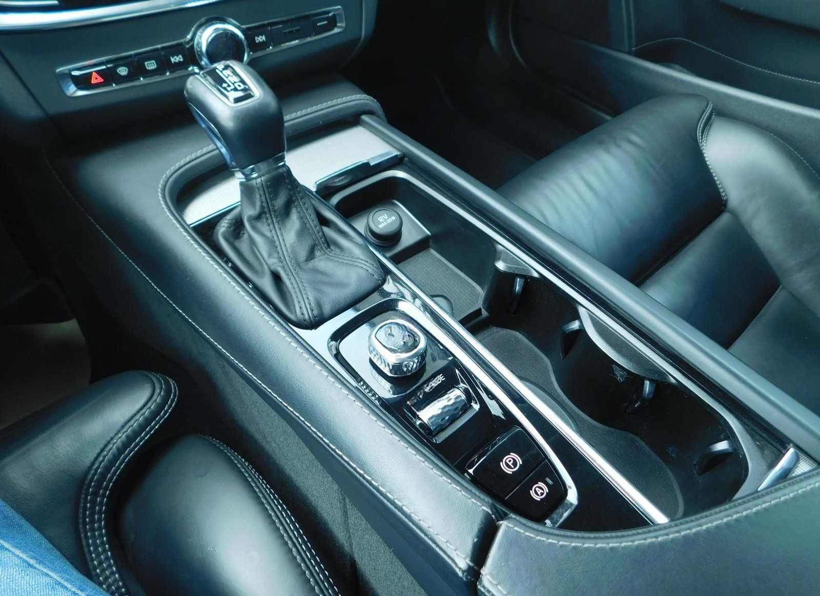 Volvo V90 D4 Momentum foto 18