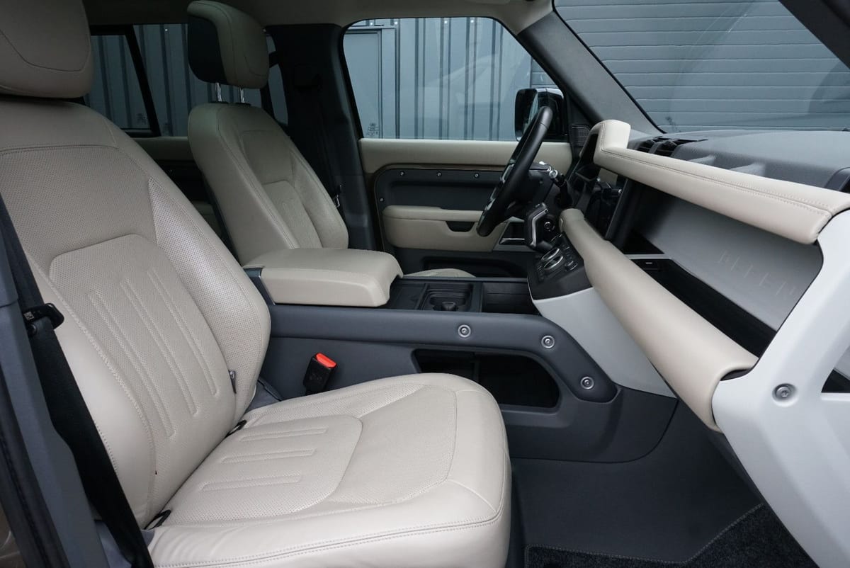 Land Rover Defender 110 HSE Meridian Pano AHK Leder 360° foto 17