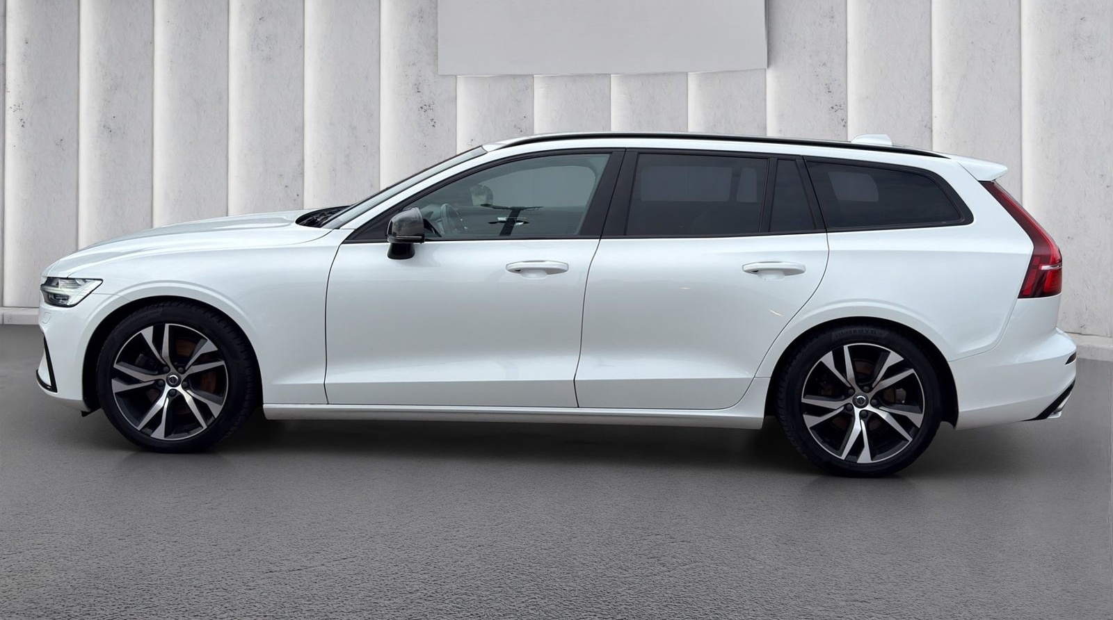 Volvo V 60 B4 R Design (EURO 6d)(OPF) foto 2