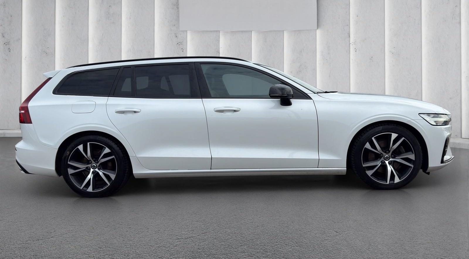 Volvo V 60 B4 R Design (EURO 6d)(OPF) foto 6