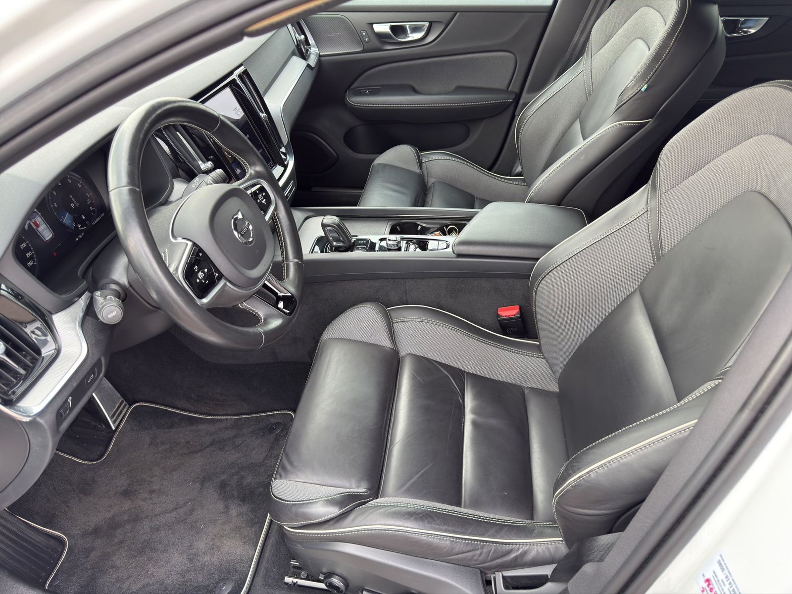 Volvo V 60 B4 R Design (EURO 6d)(OPF) foto 10