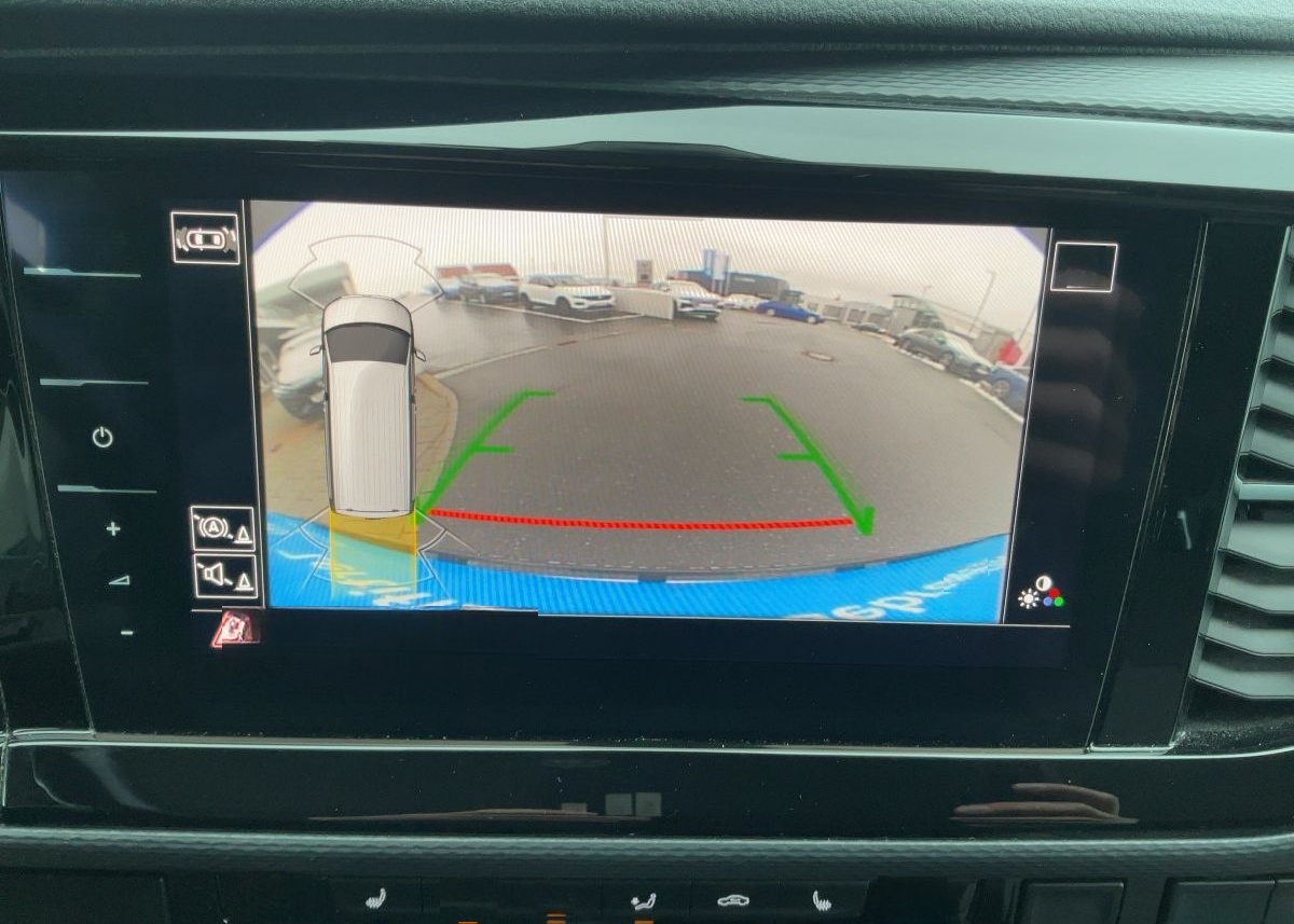 Volkswagen T6.1 Multivan 2.0 TDI 4M GENERATION SIX NAV+ACC foto 17