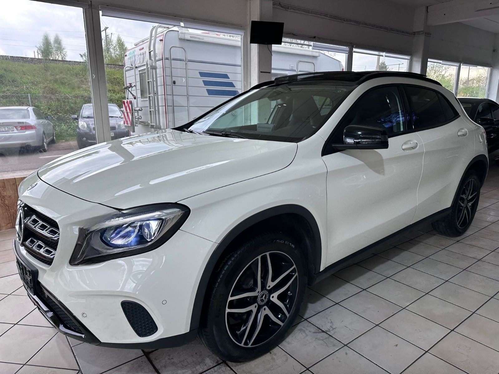 Mercedes-Benz GLA 200 DCT "Urban"Automatik Panorama Leder AHK foto 3