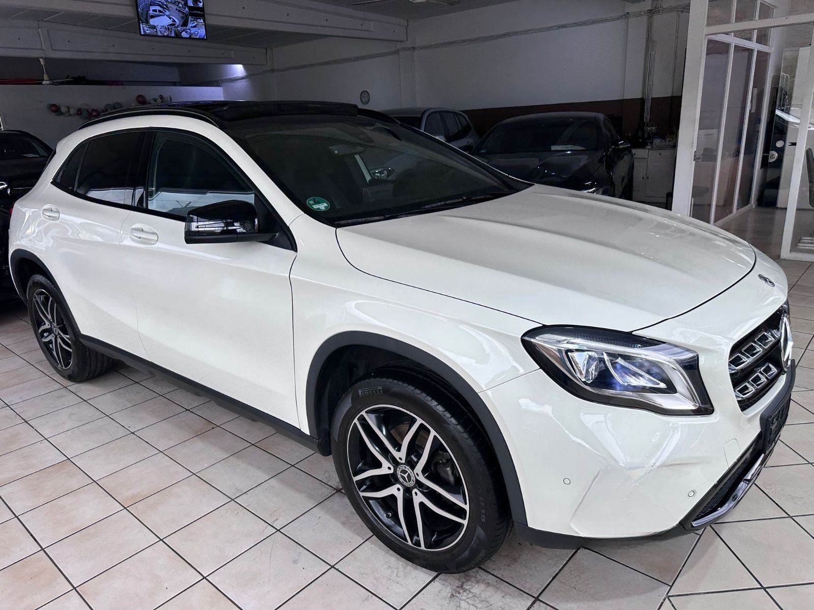 Mercedes-Benz GLA 200 DCT "Urban"Automatik Panorama Leder AHK foto 4