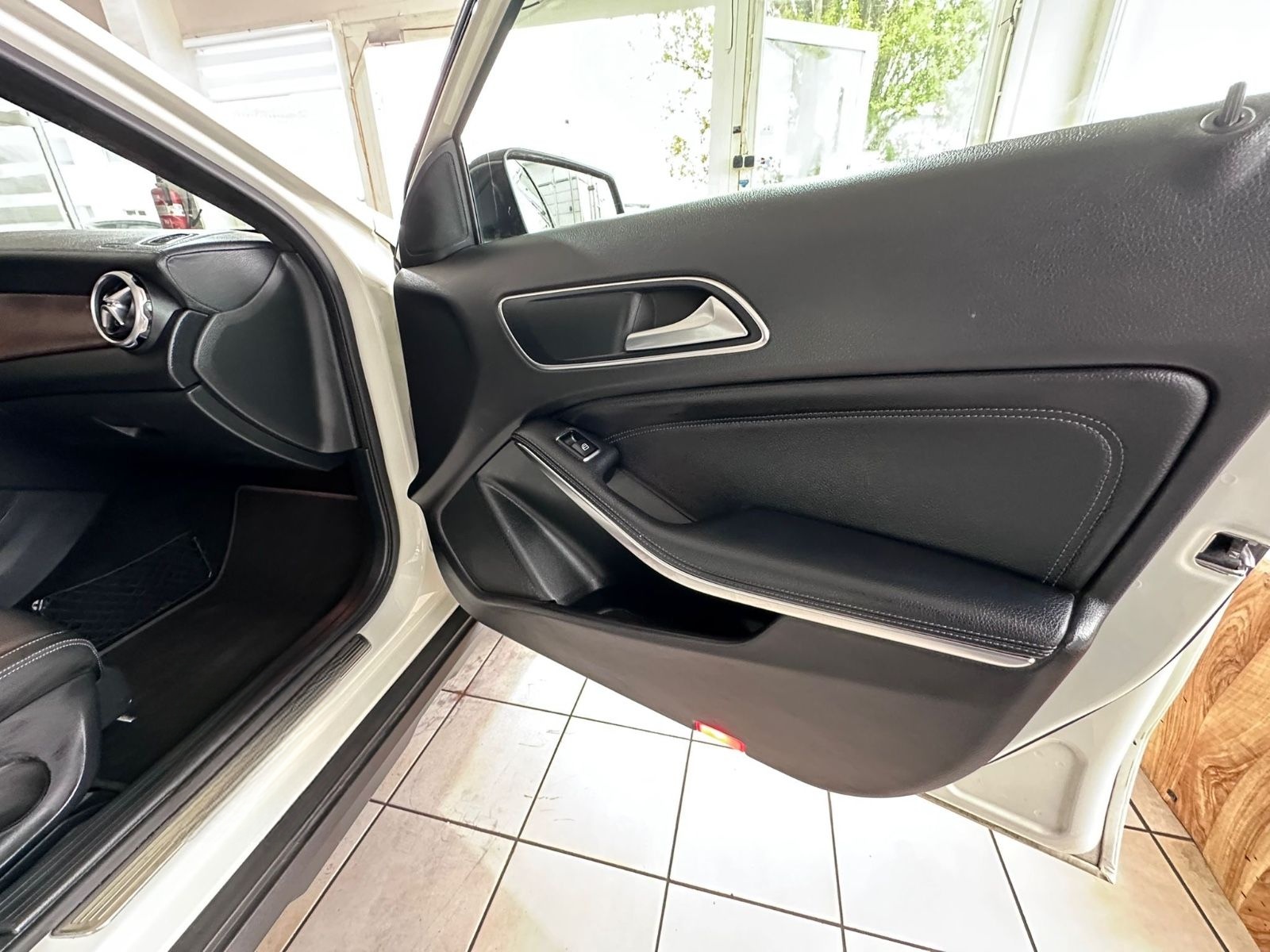 Mercedes-Benz GLA 200 DCT "Urban"Automatik Panorama Leder AHK foto 6