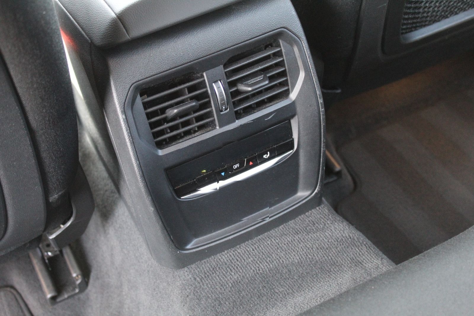 BMW 330d xDrive Tour.+HUD+Lenkradh.+17Z+Live Cockpit foto 14