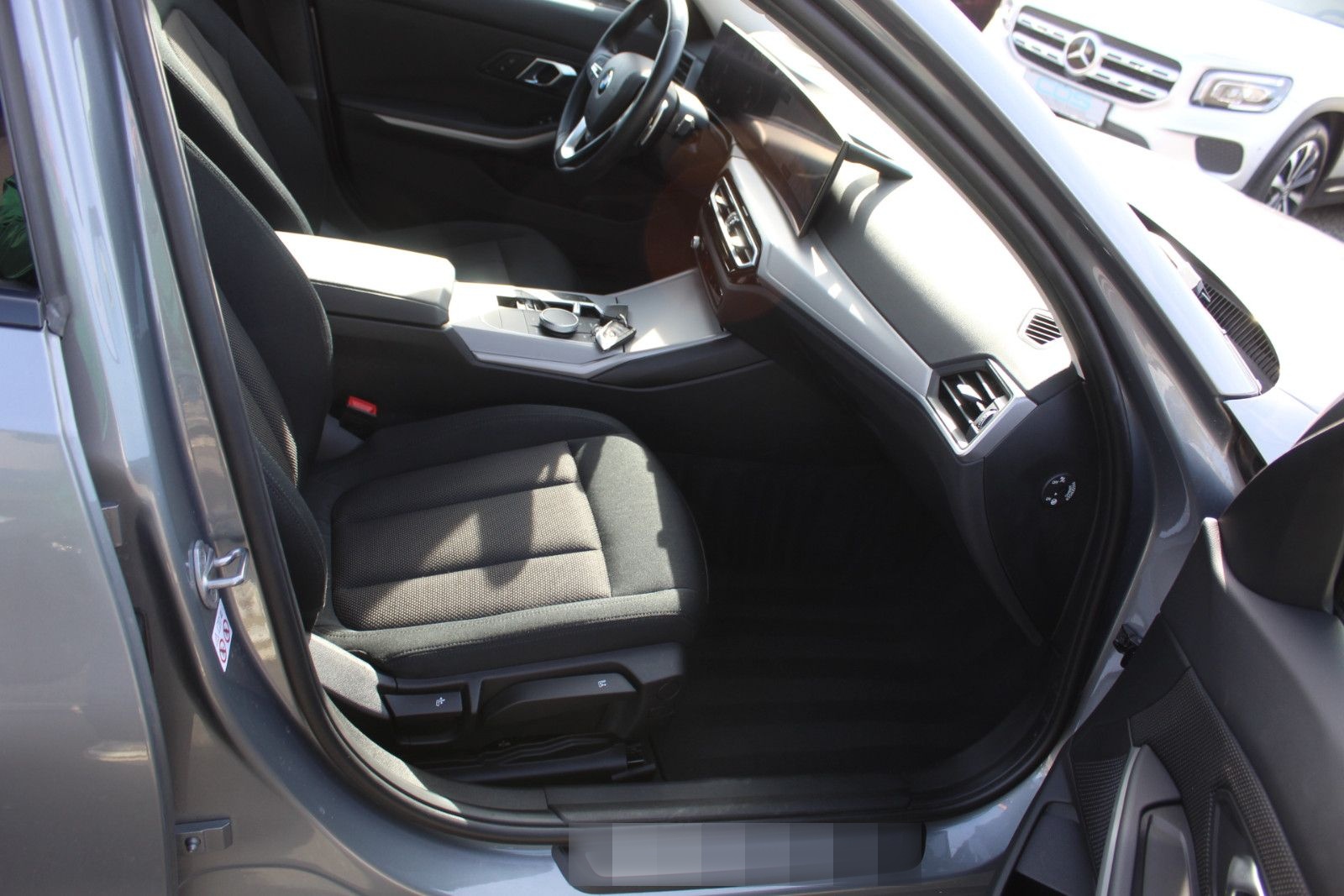 BMW 330d xDrive Tour.+HUD+Lenkradh.+17Z+Live Cockpit foto 8